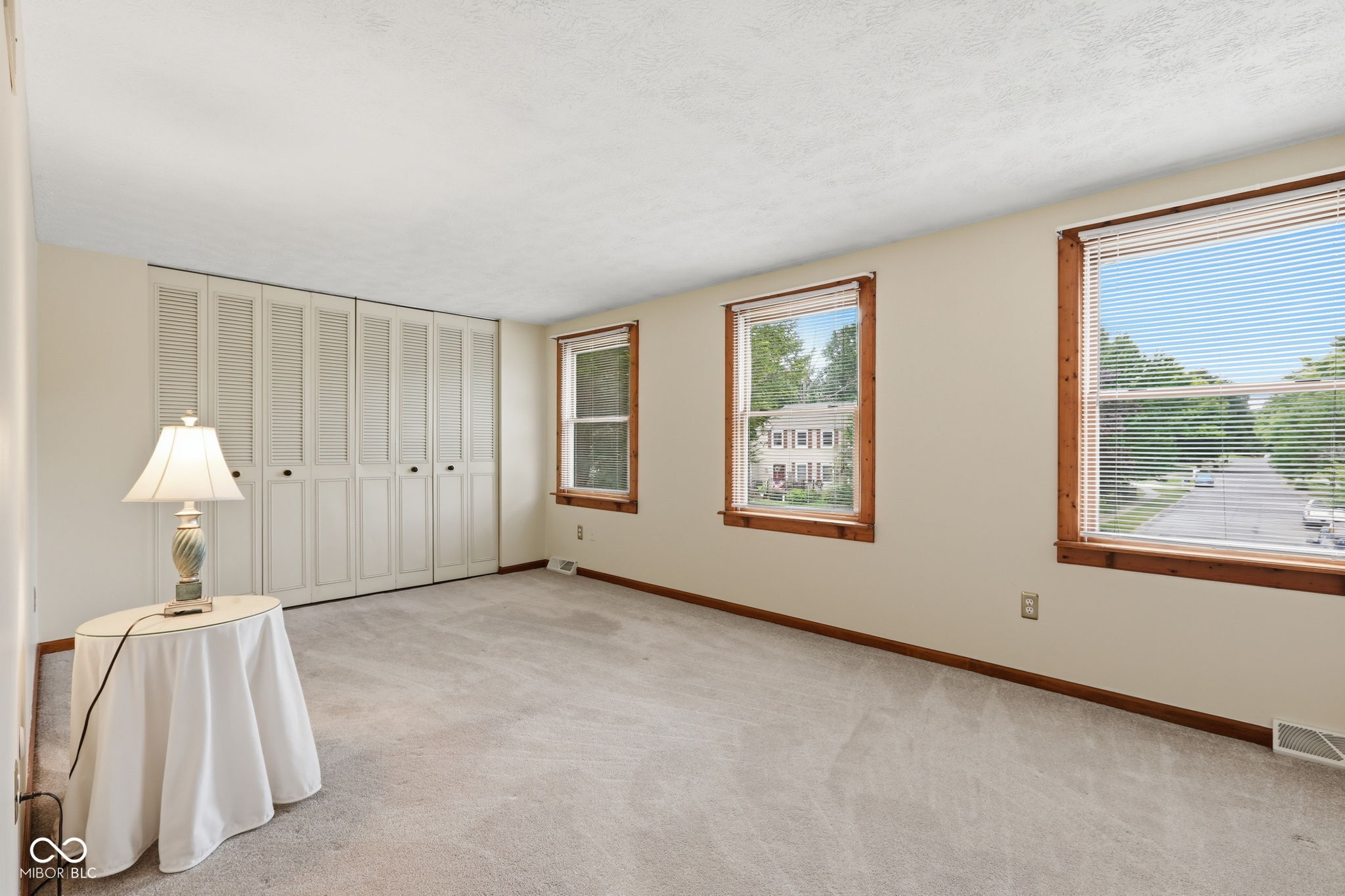 1192 W Greenbriar Drive