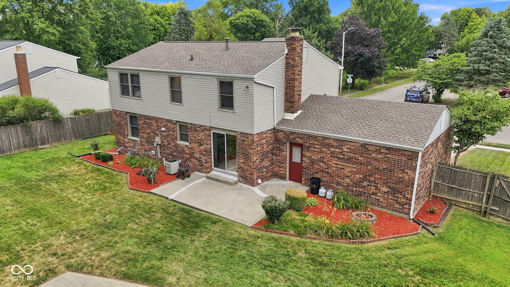 1192 W Greenbriar Drive