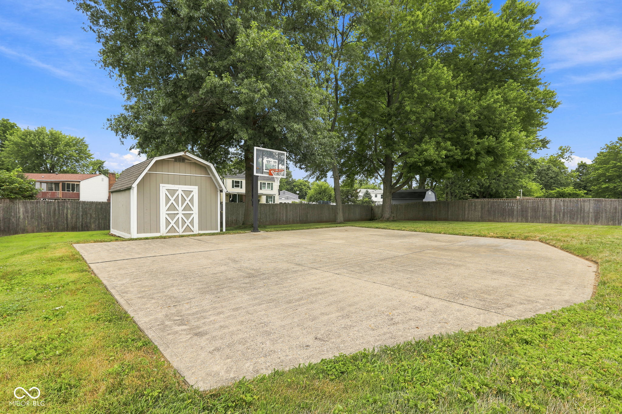 1192 W Greenbriar Drive