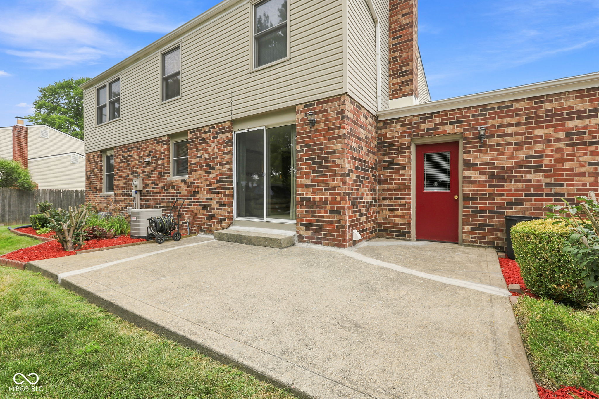 1192 W Greenbriar Drive
