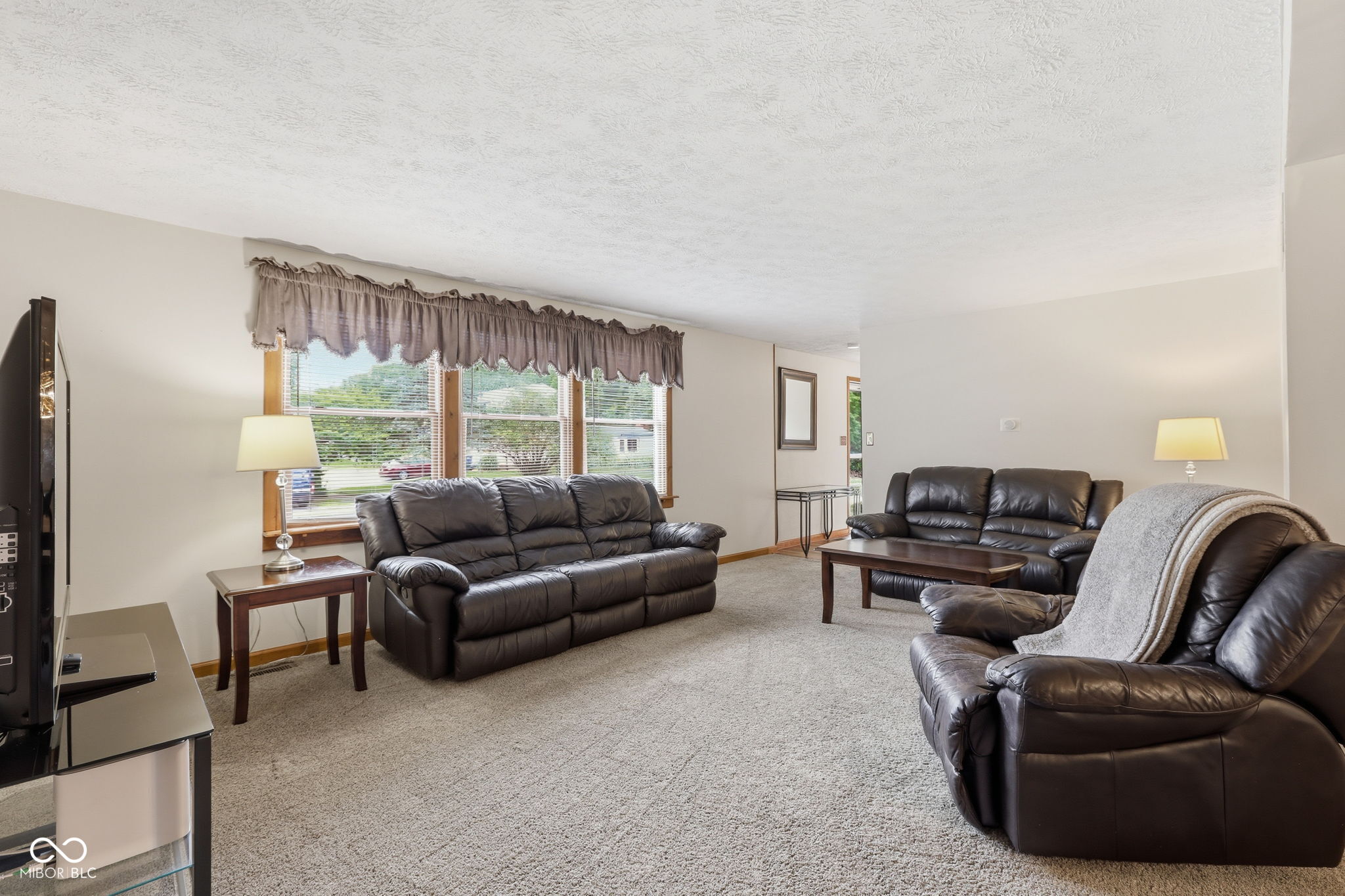 1192 W Greenbriar Drive