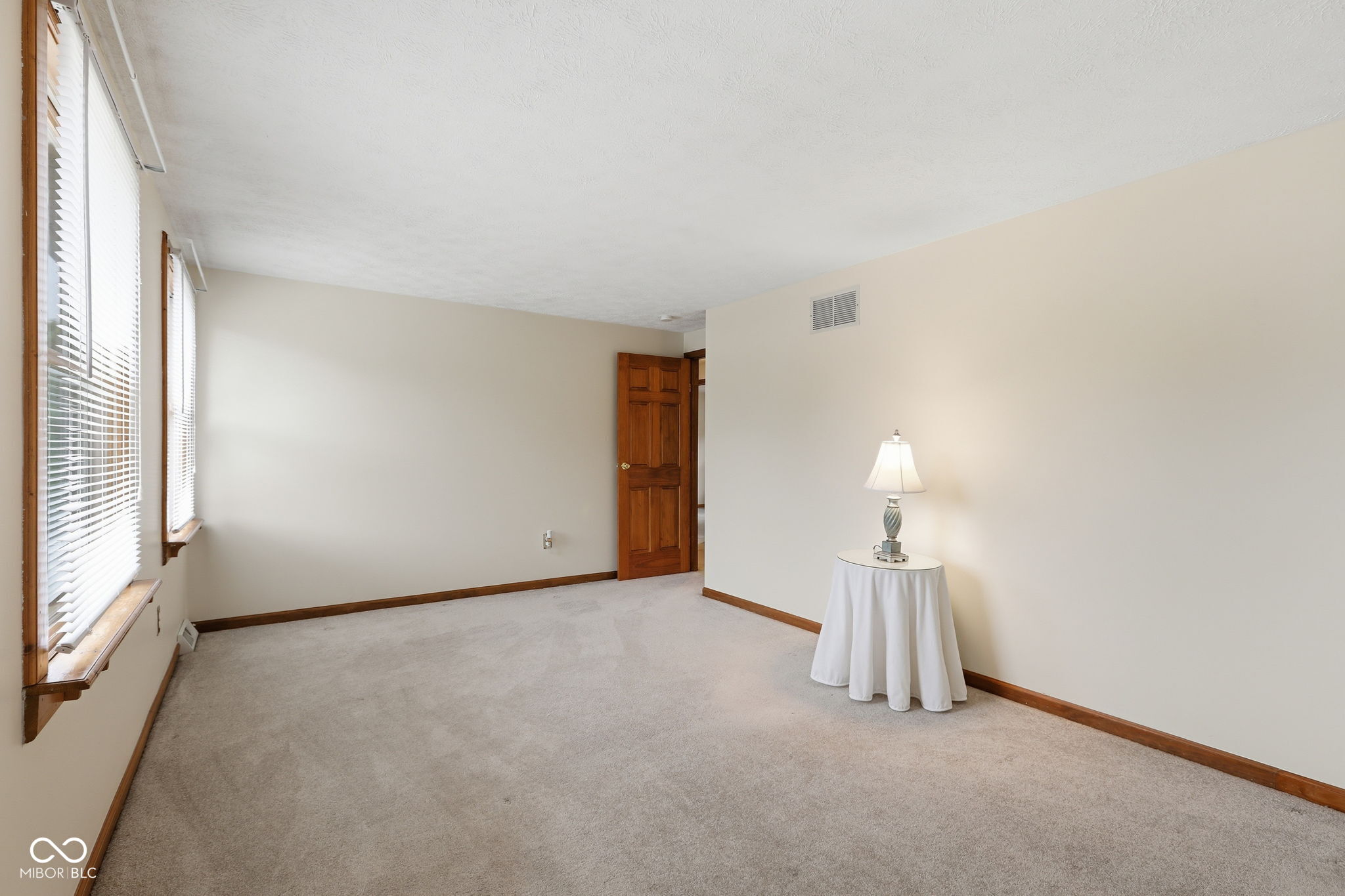 1192 W Greenbriar Drive