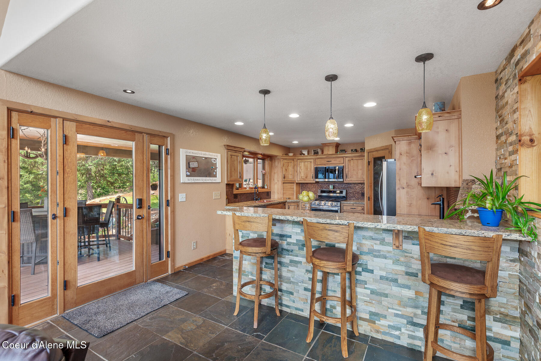 1529 S SADDLEBACK DR