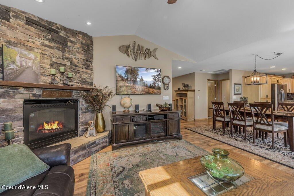 11413 N Summit Loop