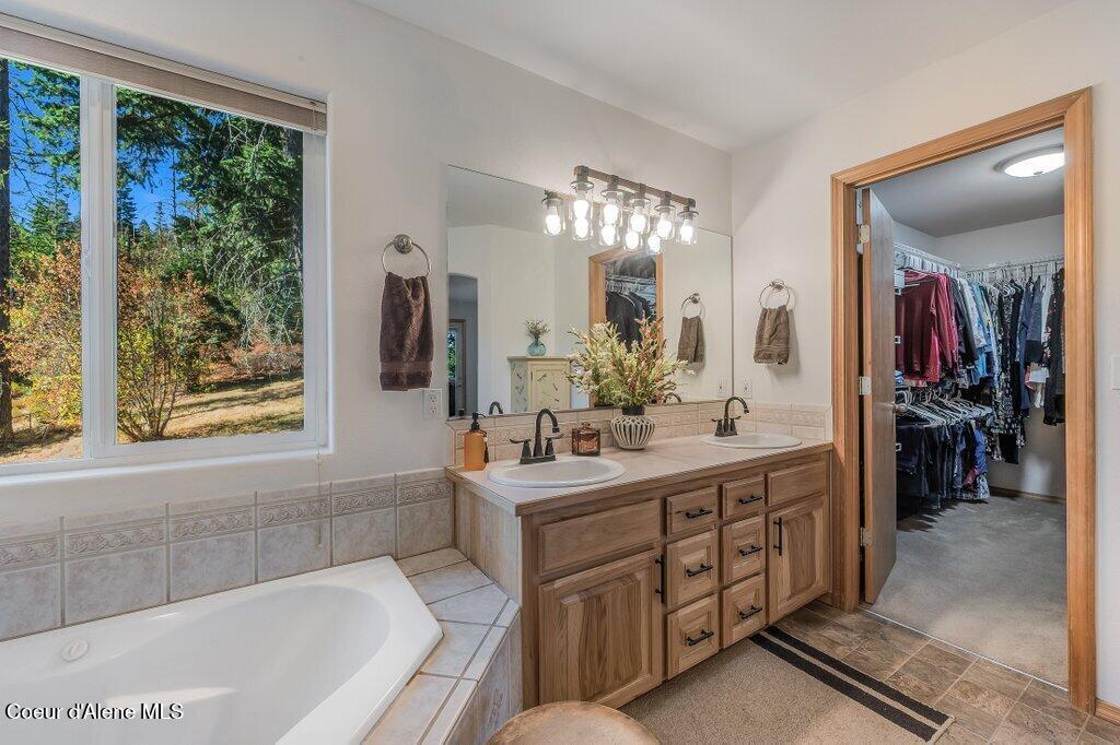 11413 N Summit Loop