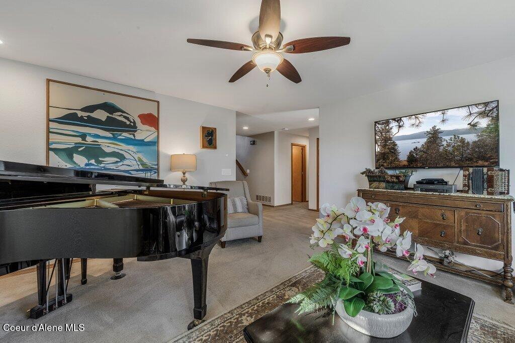 11413 N Summit Loop