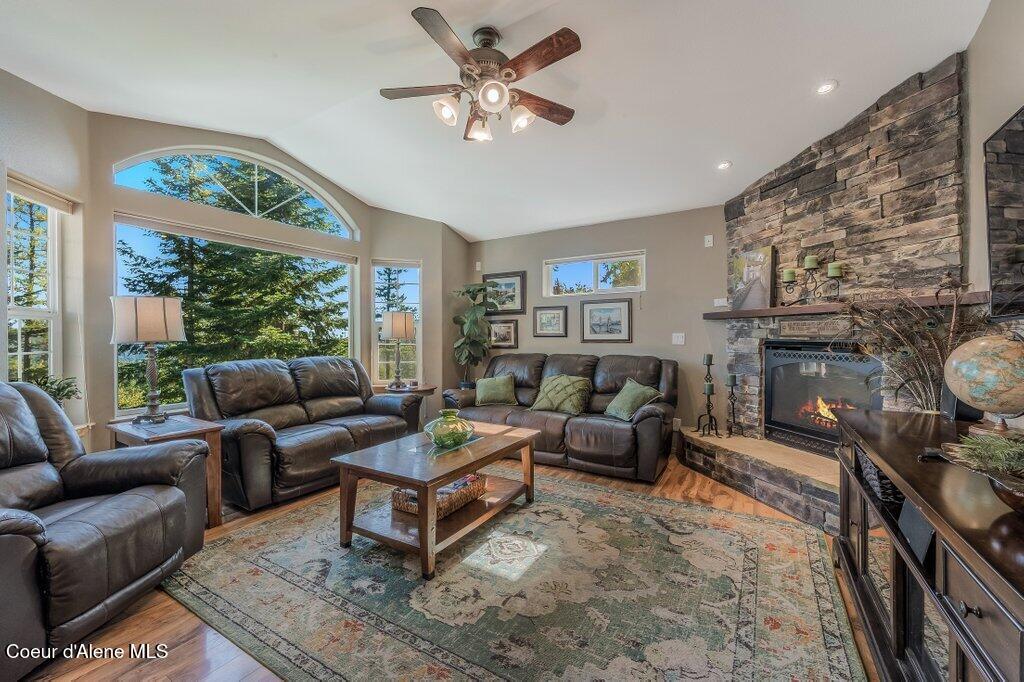 11413 N Summit Loop