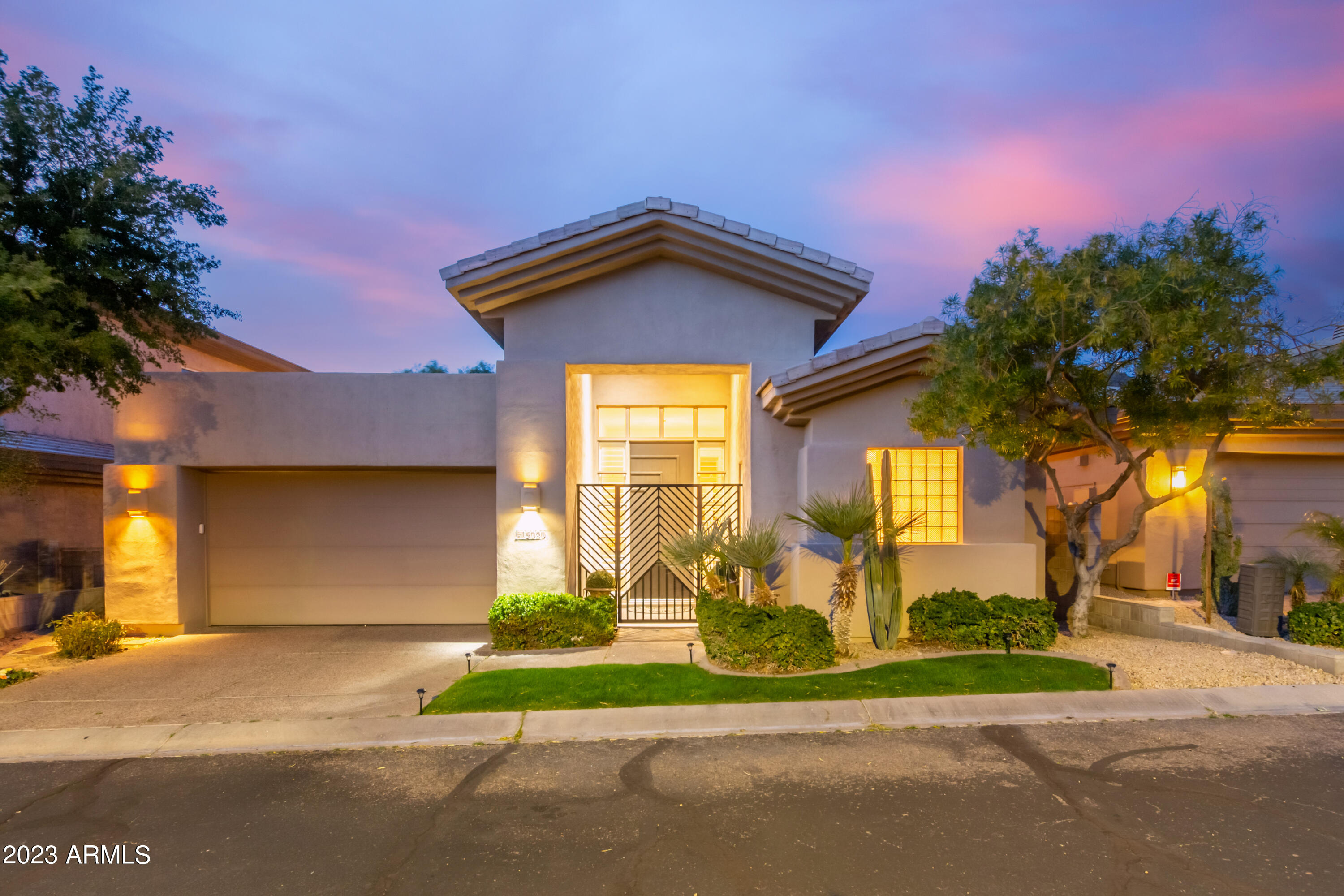 3020 E SQUAW PEAK Circle