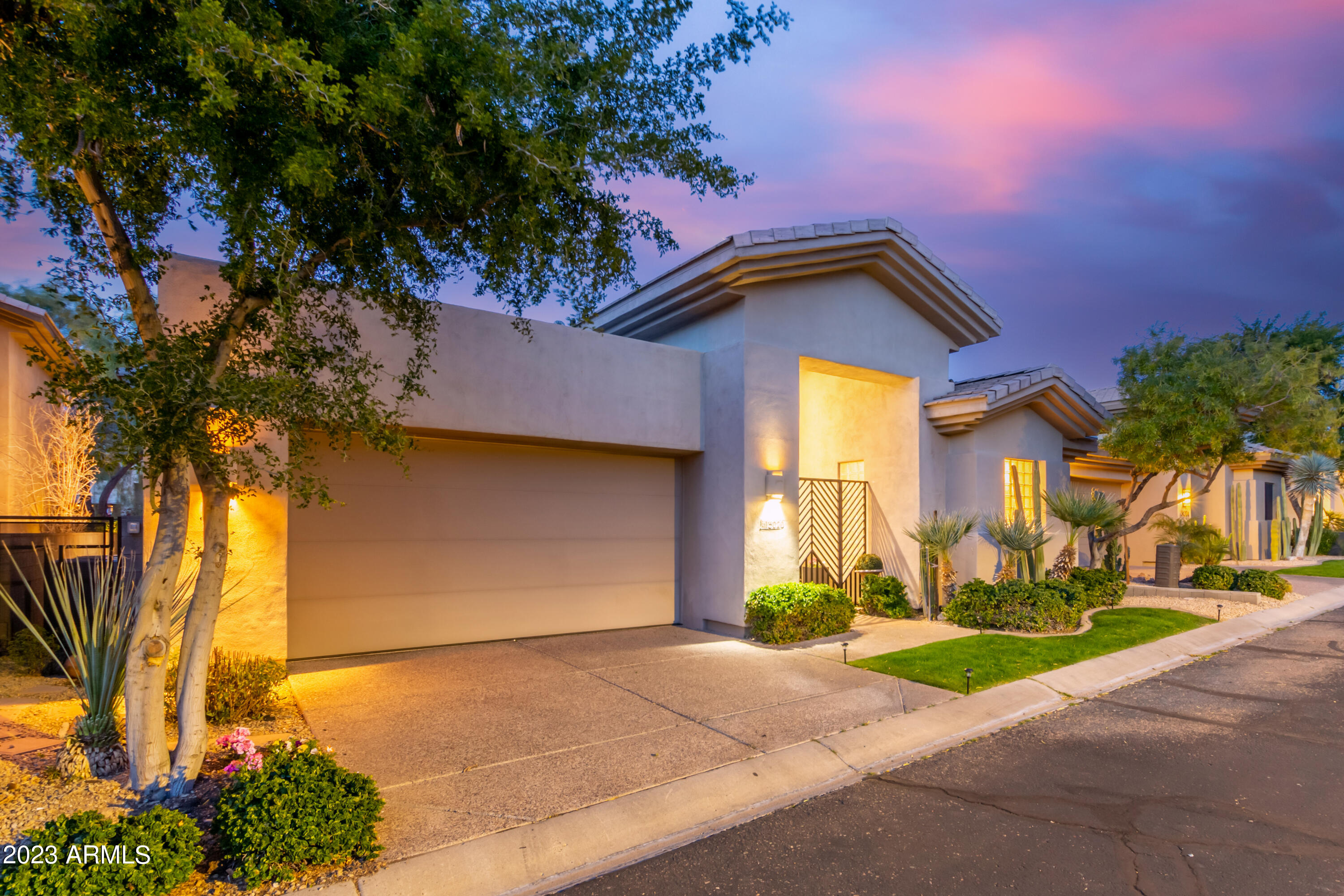 3020 E SQUAW PEAK Circle