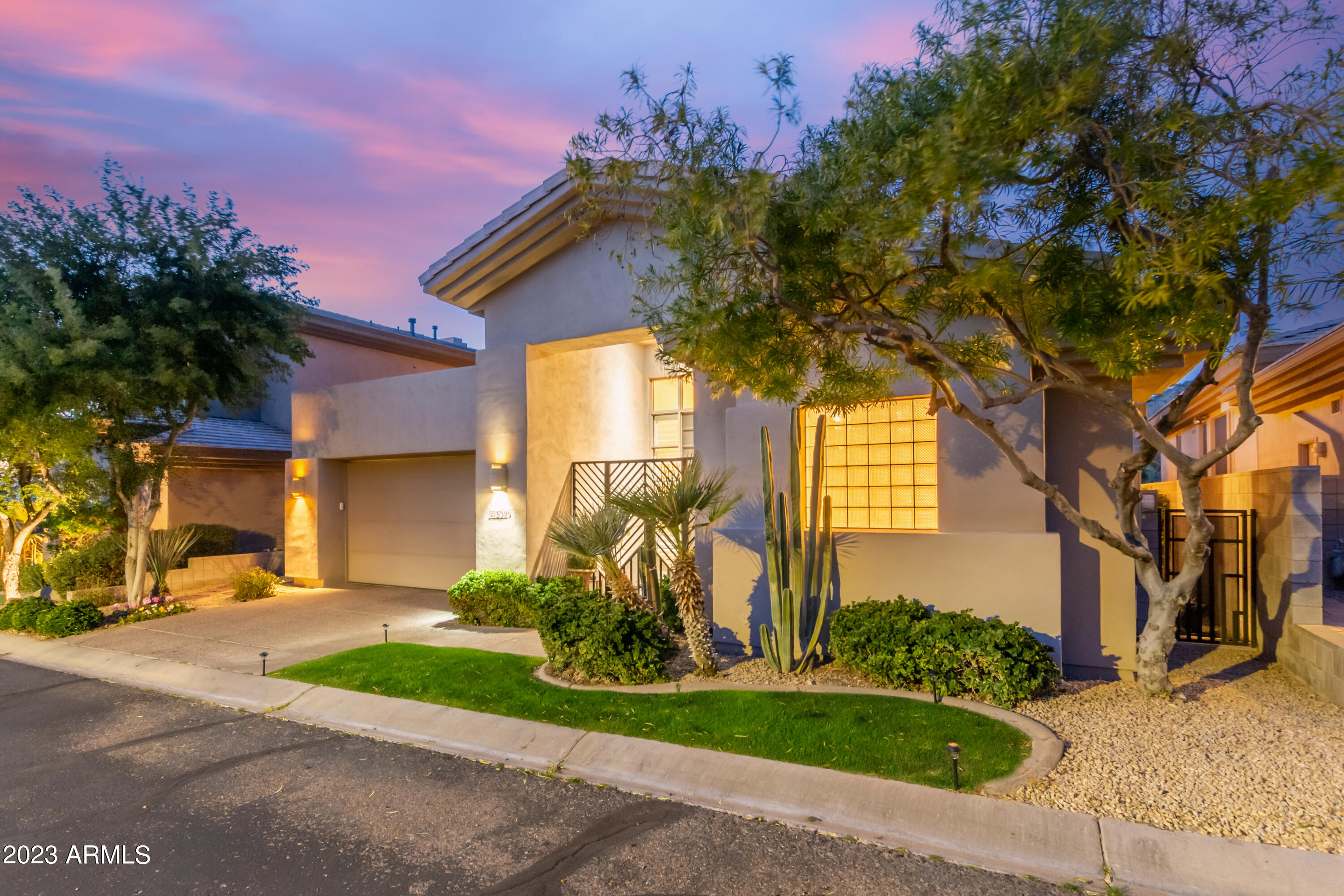 3020 E SQUAW PEAK Circle