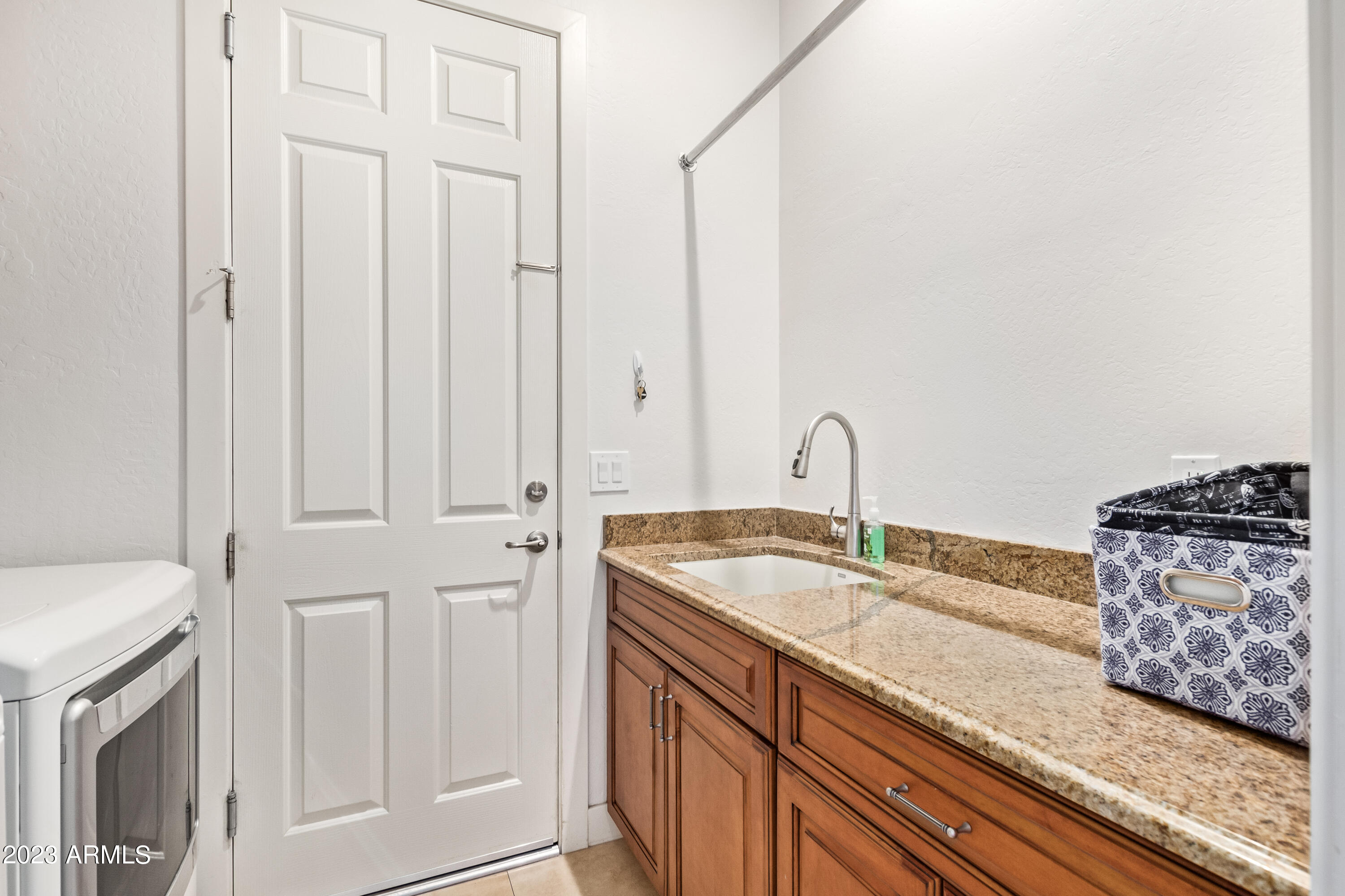 3020 E SQUAW PEAK Circle