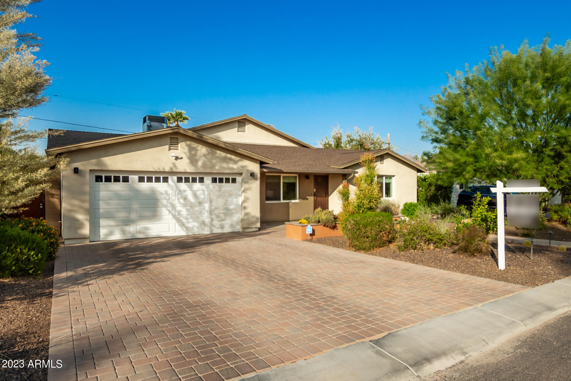 1020 E San Juan Avenue