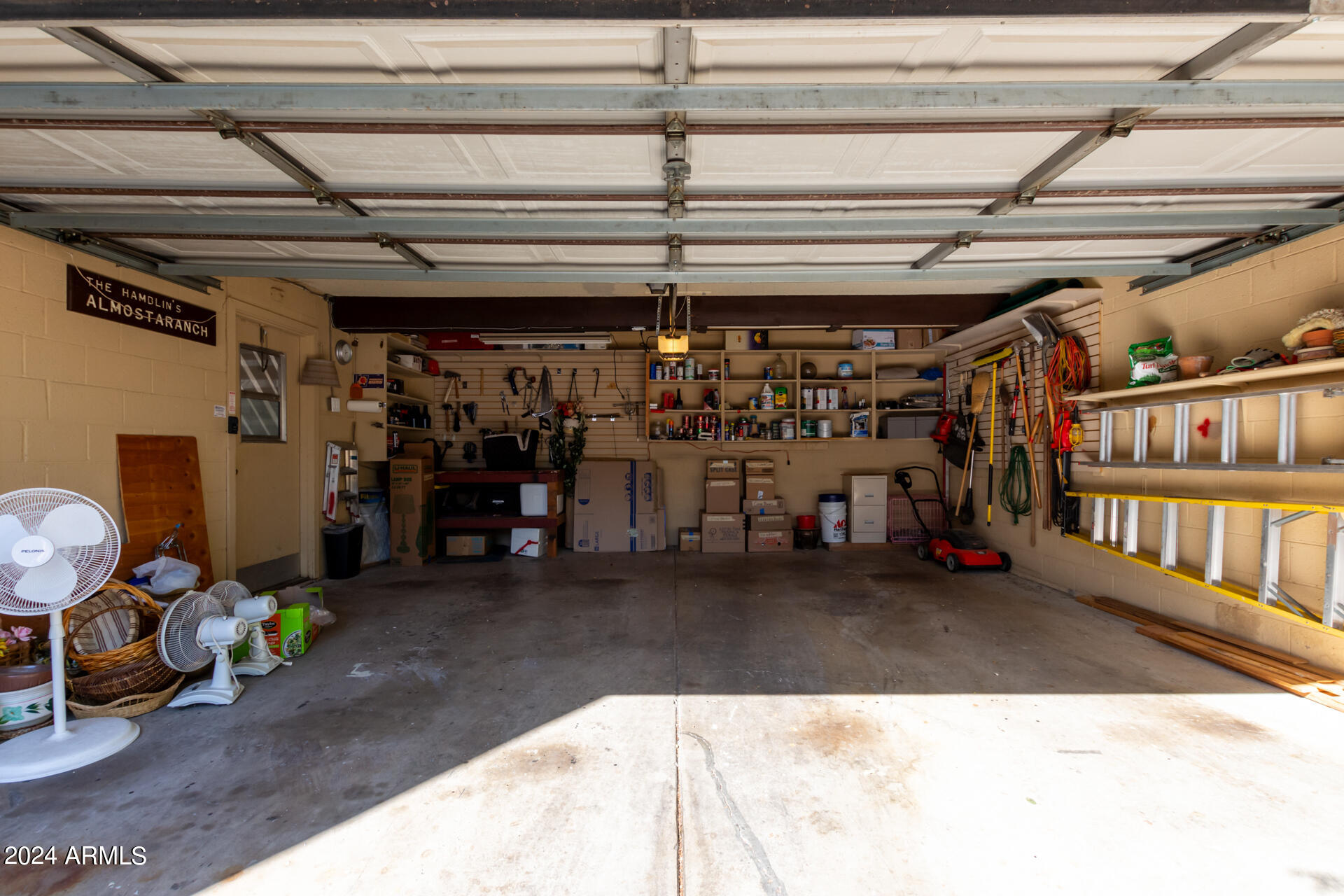 2104 N SQUIRE Avenue