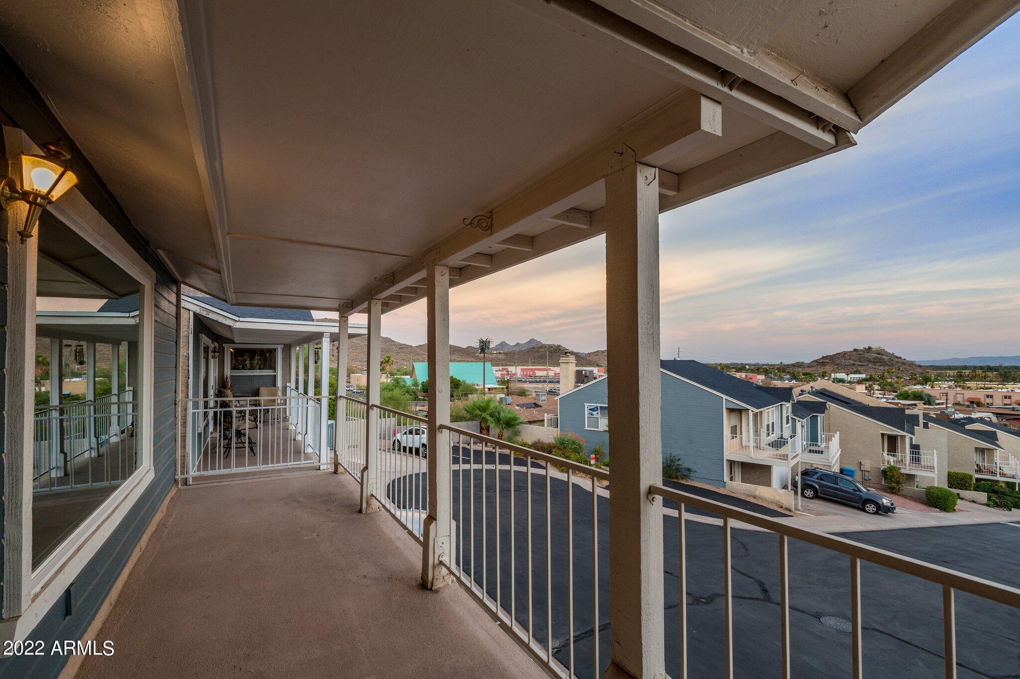 1102 W Peoria Avenue, 11