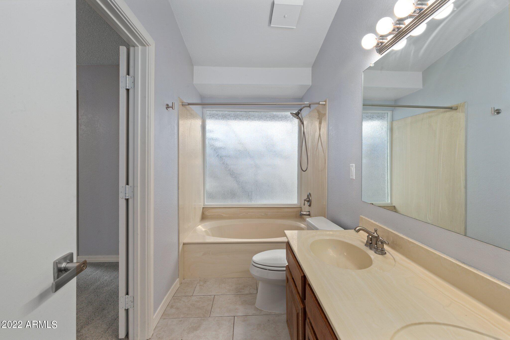 1102 W Peoria Avenue, 11