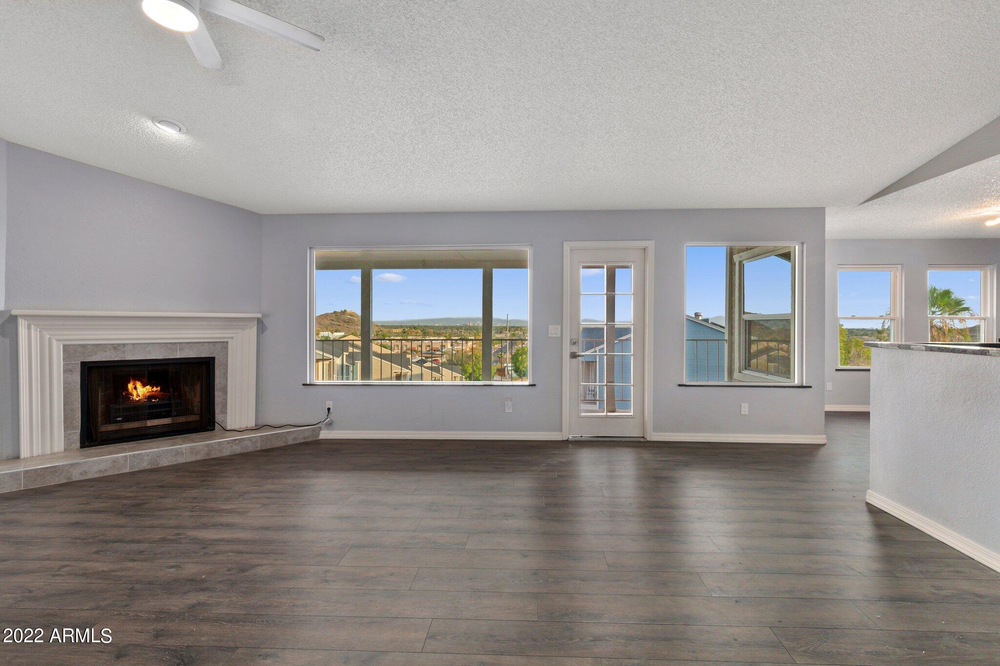 1102 W Peoria Avenue, 11