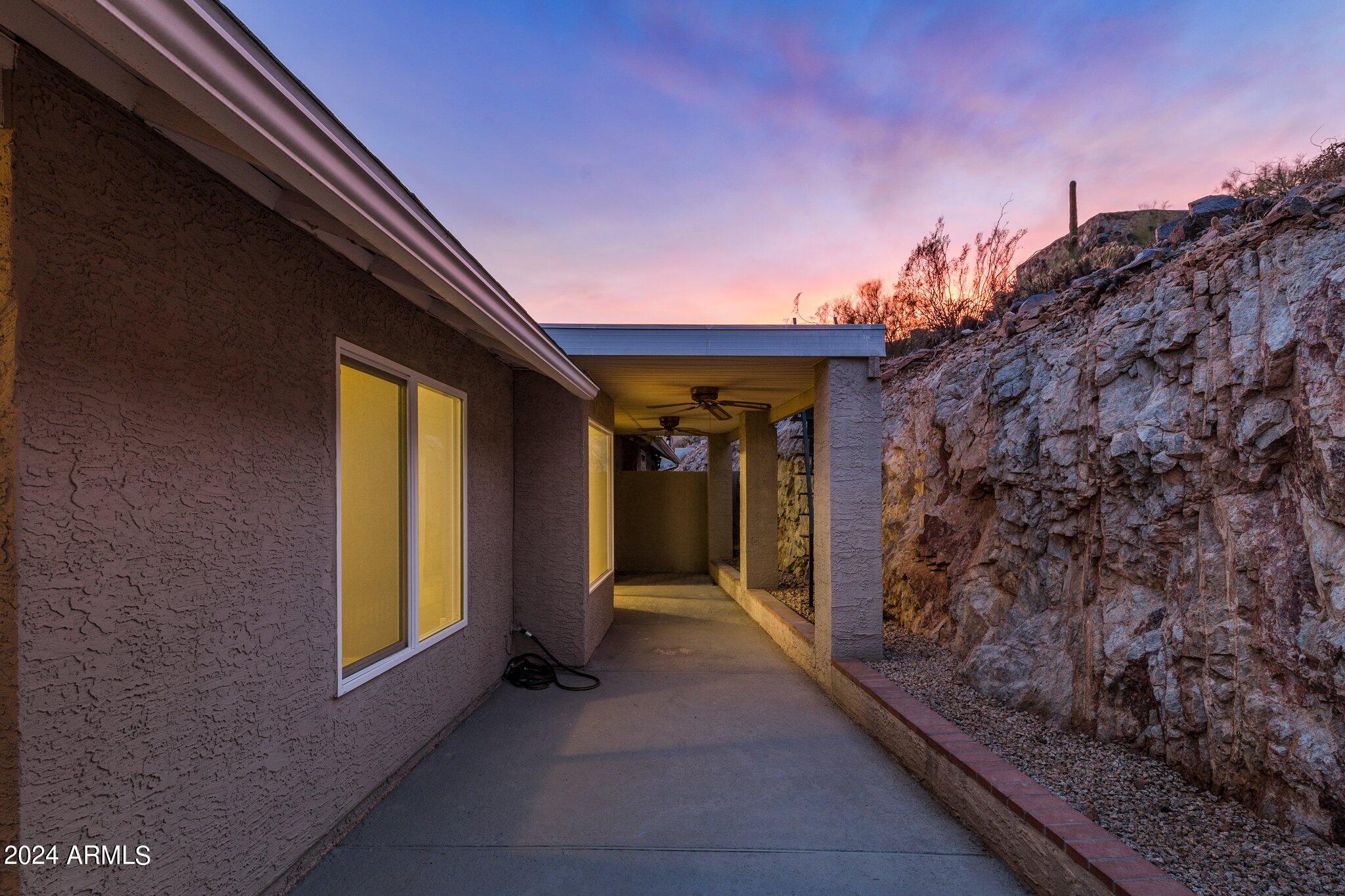 1102 W Peoria Avenue, 11