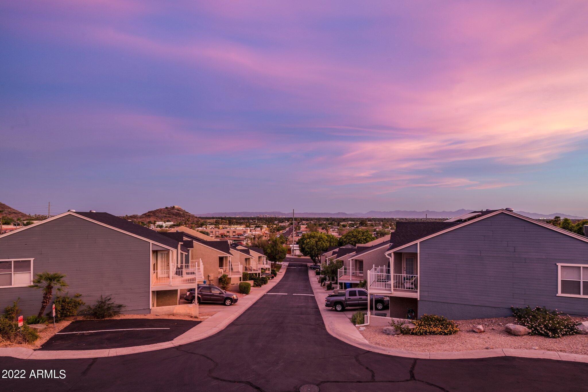 1102 W Peoria Avenue, 11