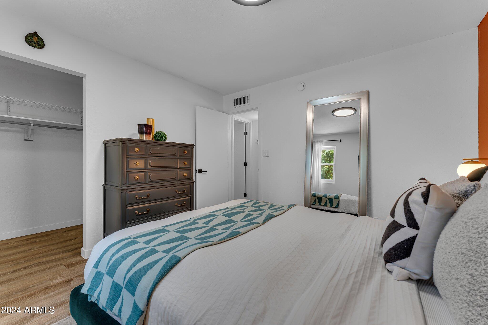 231 N ROBSON Street, 20