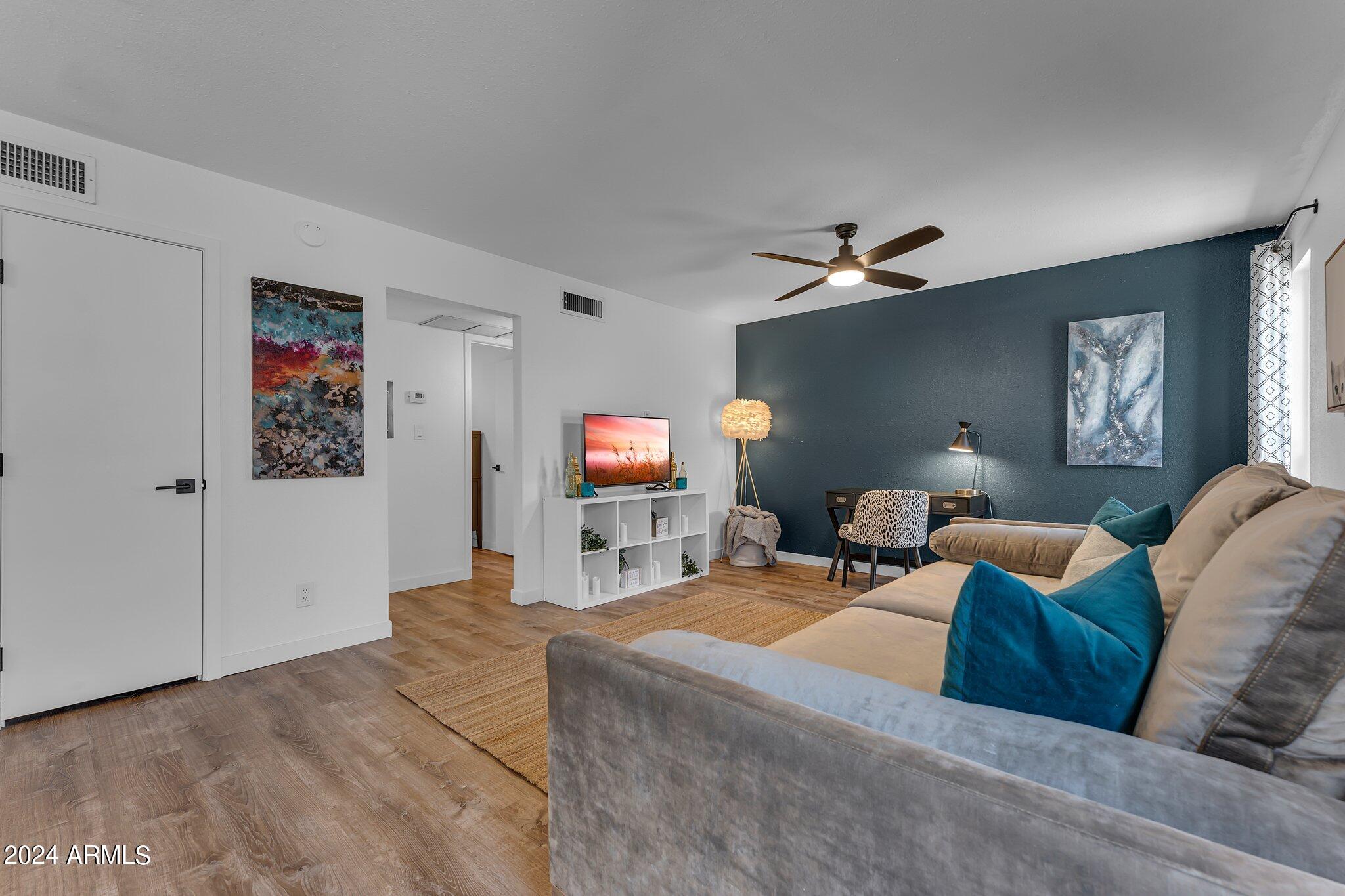 231 N ROBSON Street, 20