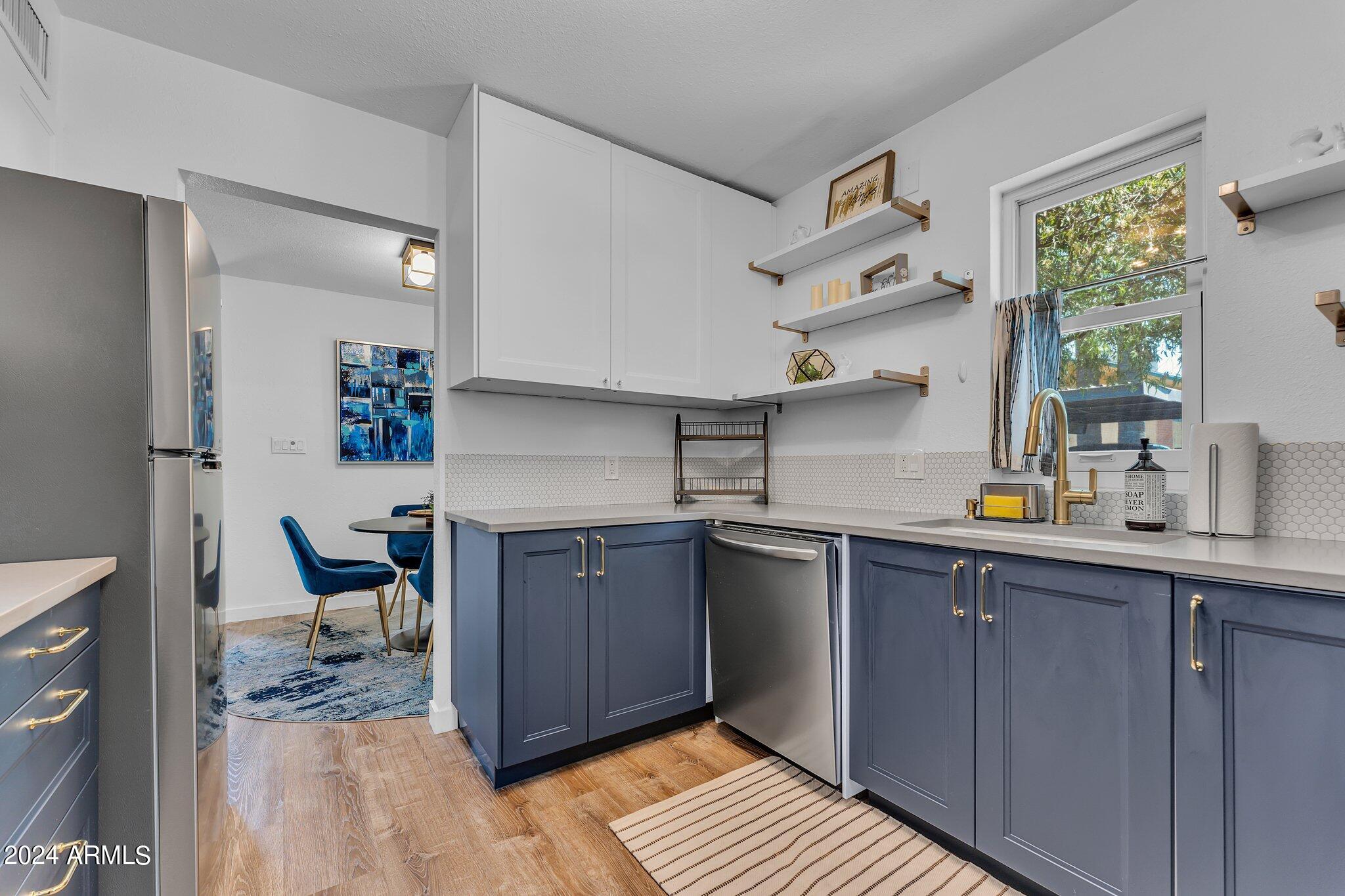 231 N ROBSON Street, 20