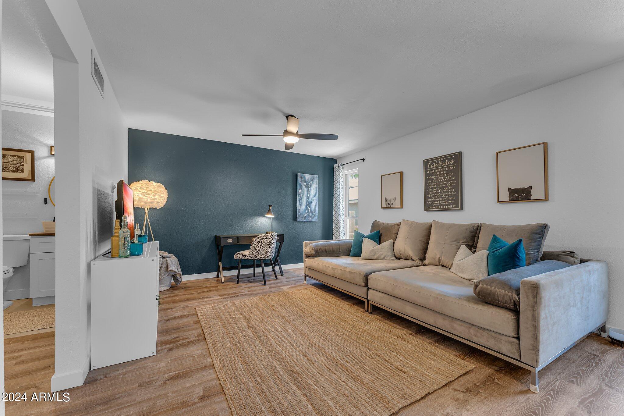 231 N ROBSON Street, 20