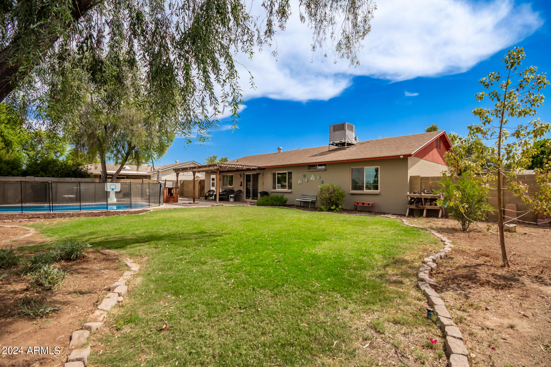 2103 N TAMARISK Street