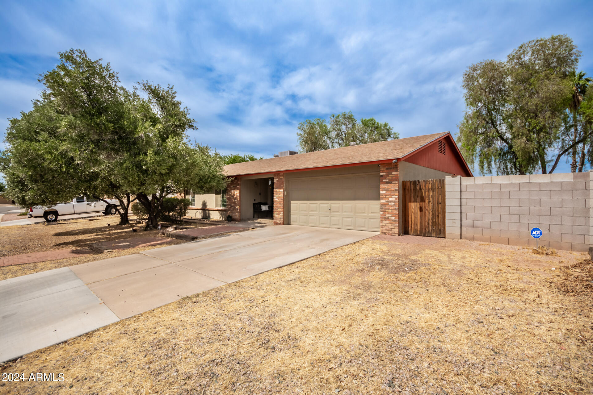2103 N TAMARISK Street