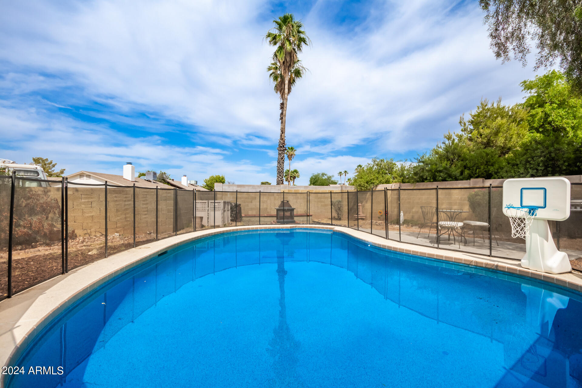 2103 N TAMARISK Street