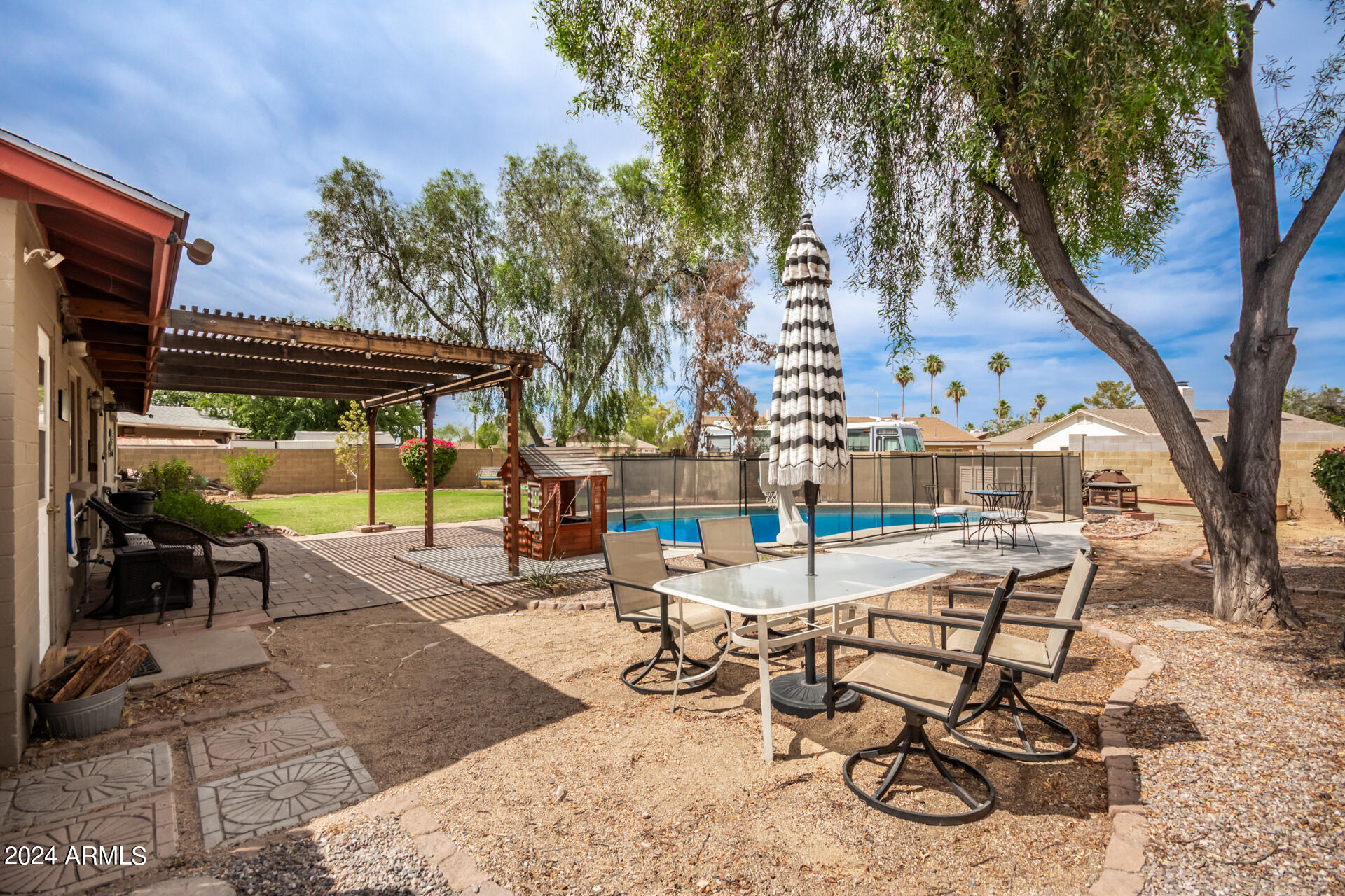 2103 N TAMARISK Street