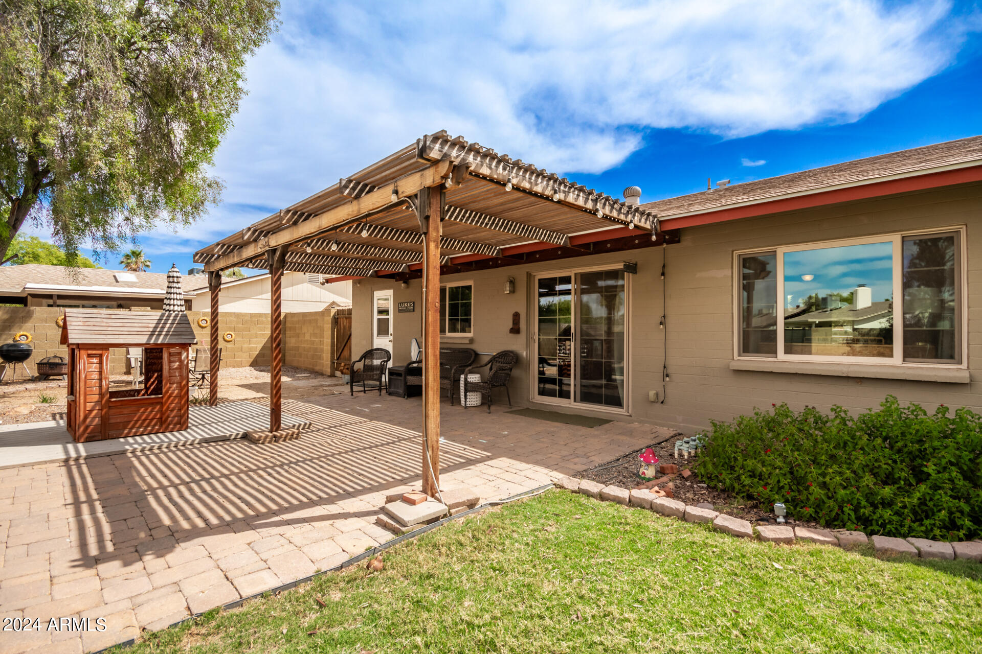 2103 N TAMARISK Street