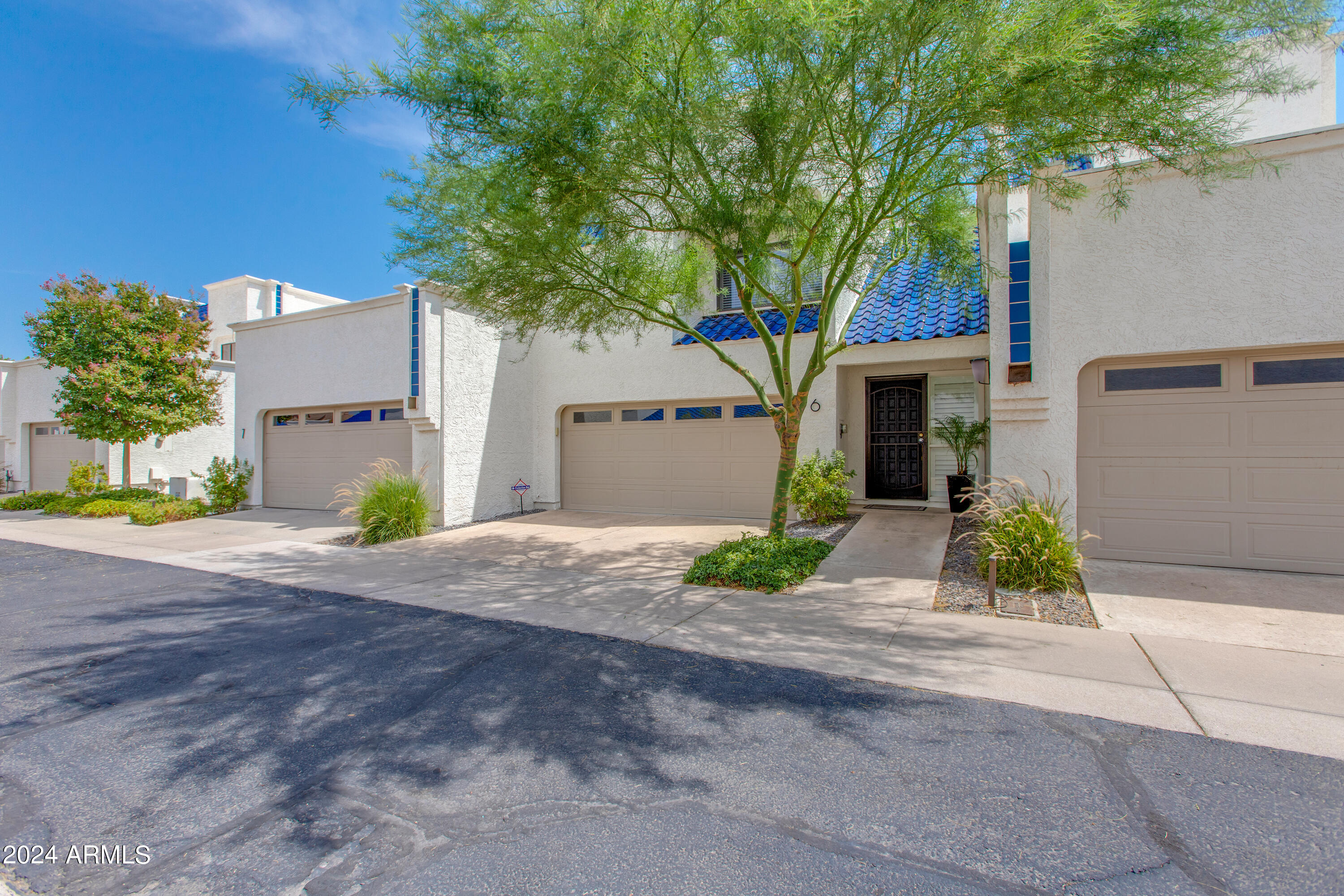 10 W Georgia Avenue, 6