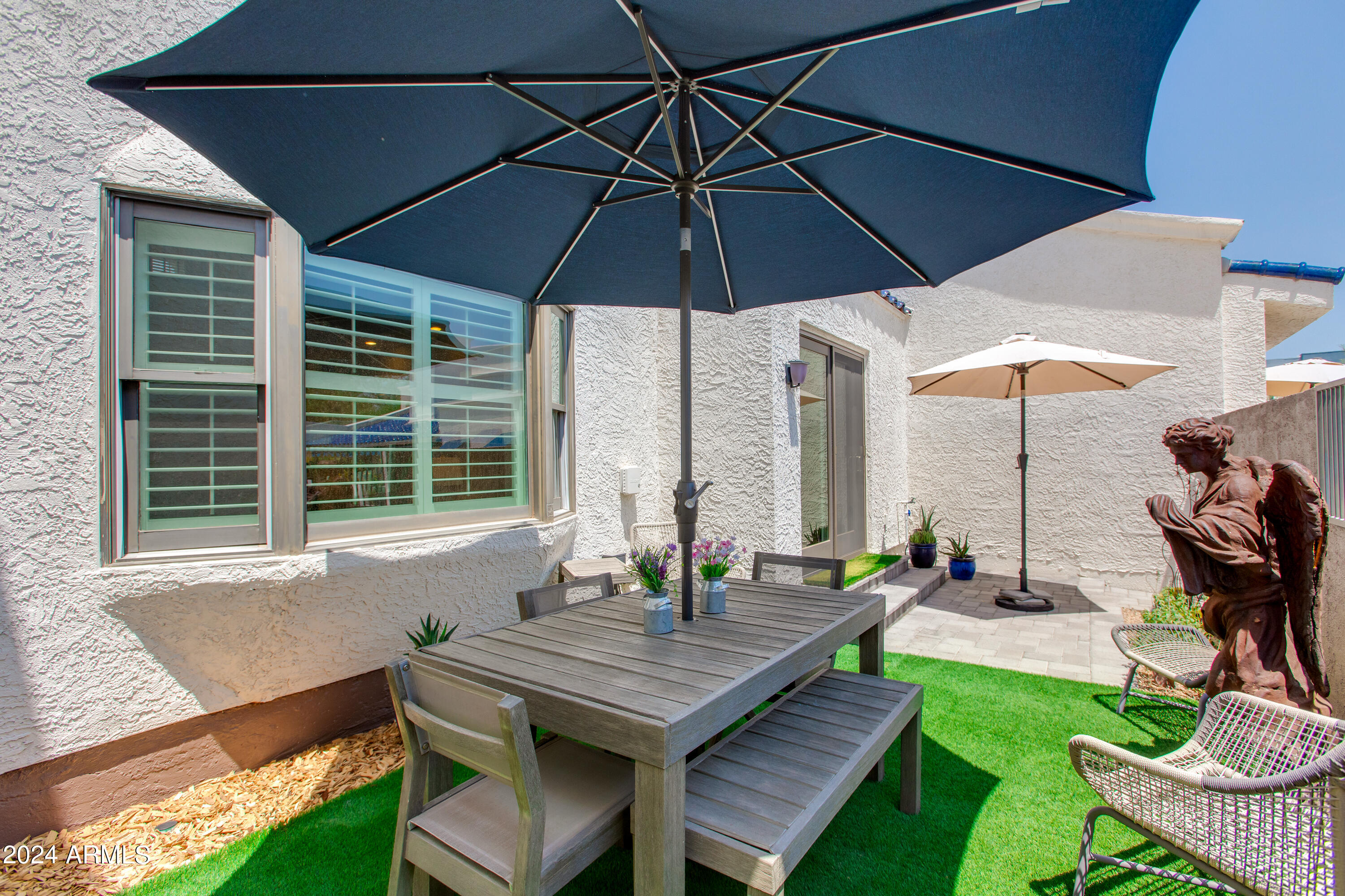 10 W Georgia Avenue, 6