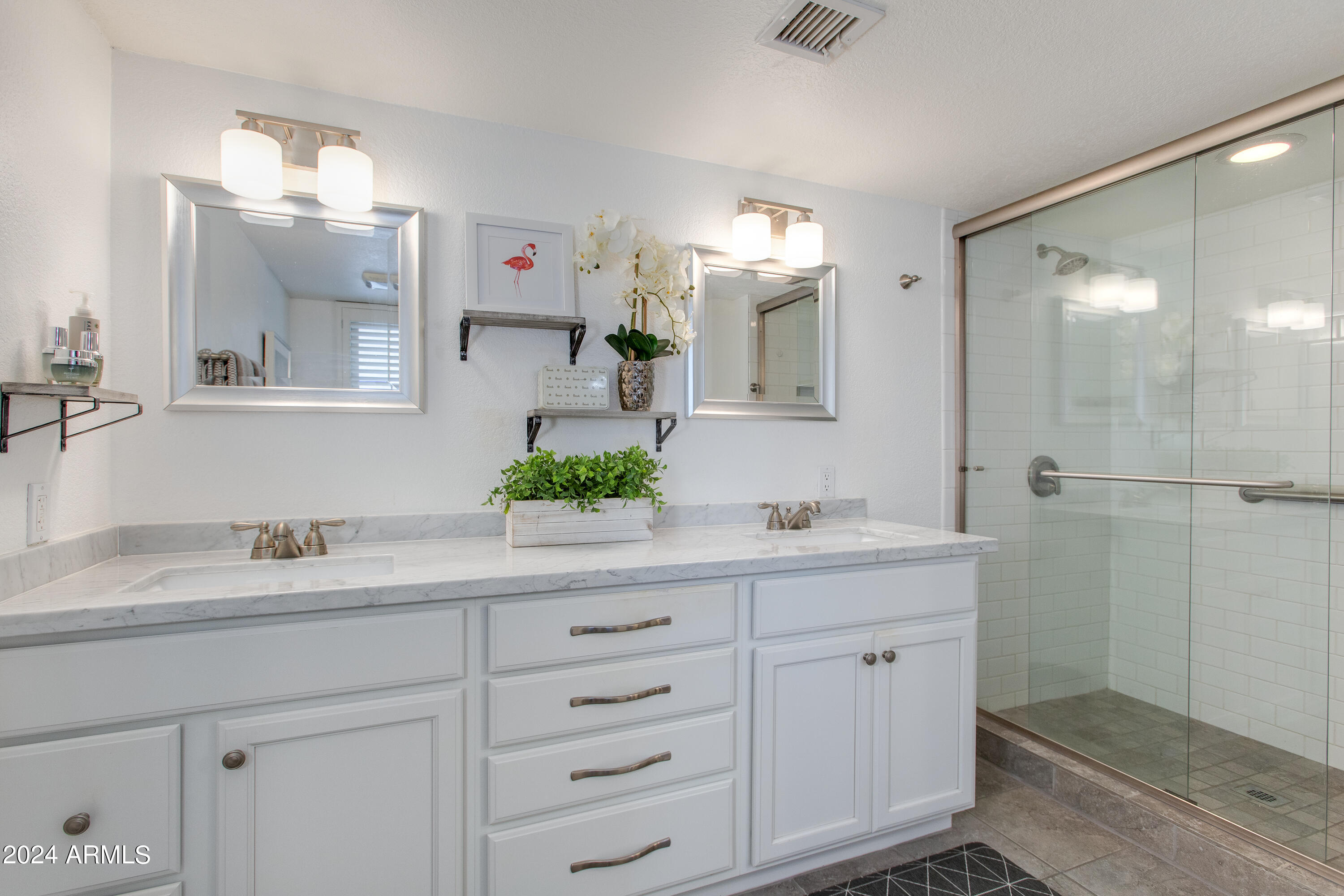 10 W Georgia Avenue, 6