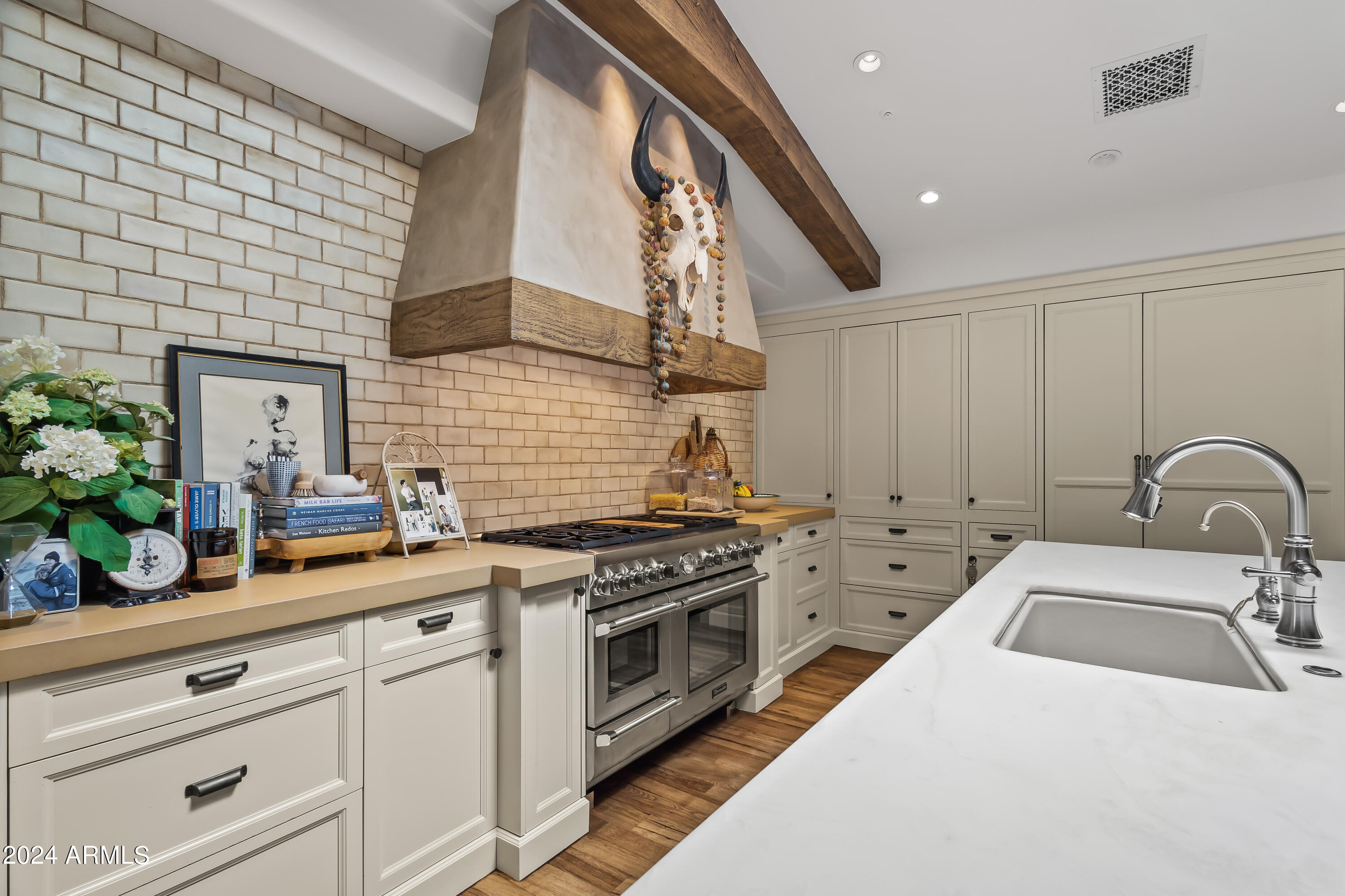 5219 N Casa Blanca Drive, 28