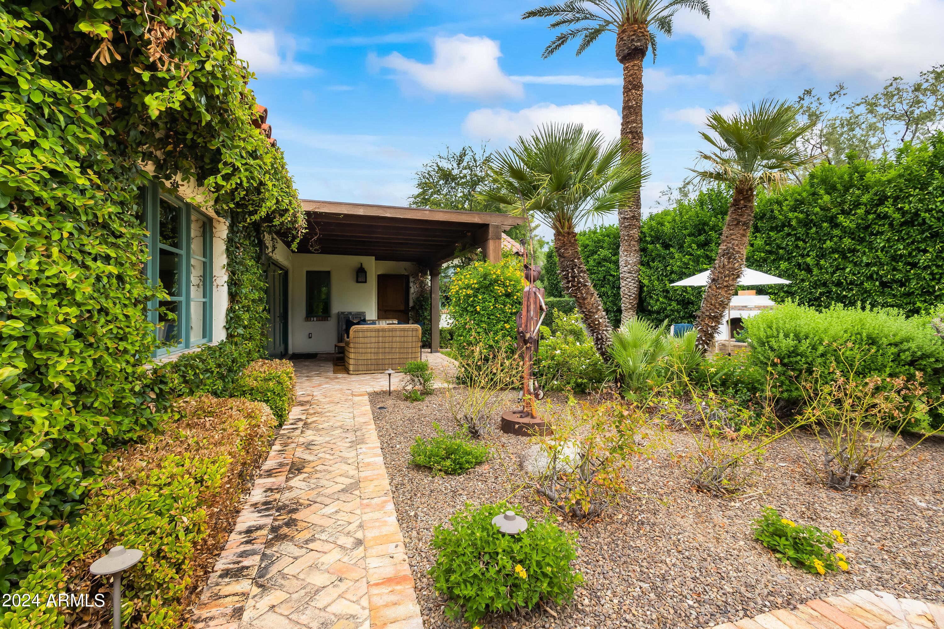 5219 N Casa Blanca Drive, 28