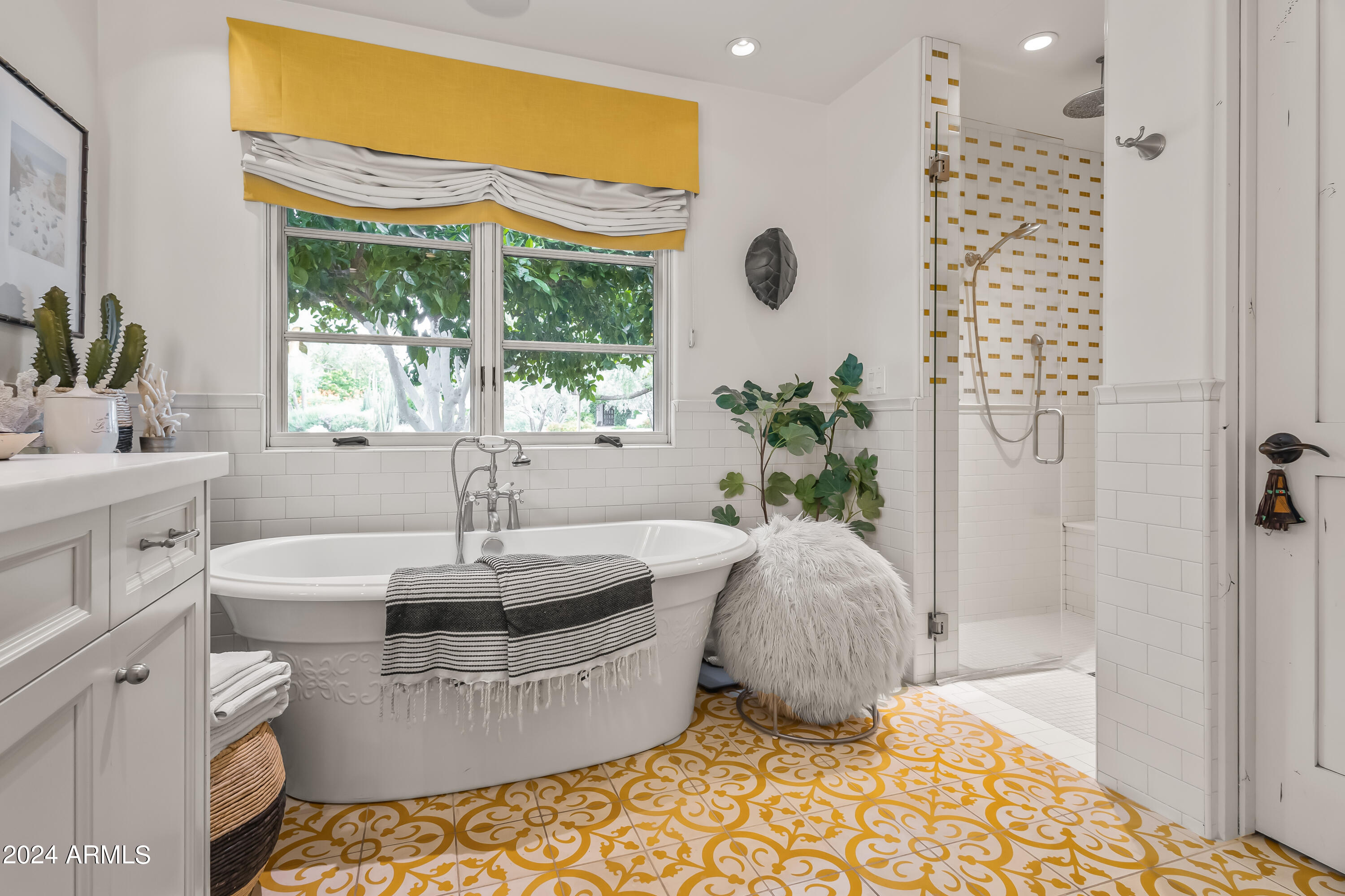 5219 N Casa Blanca Drive, 28