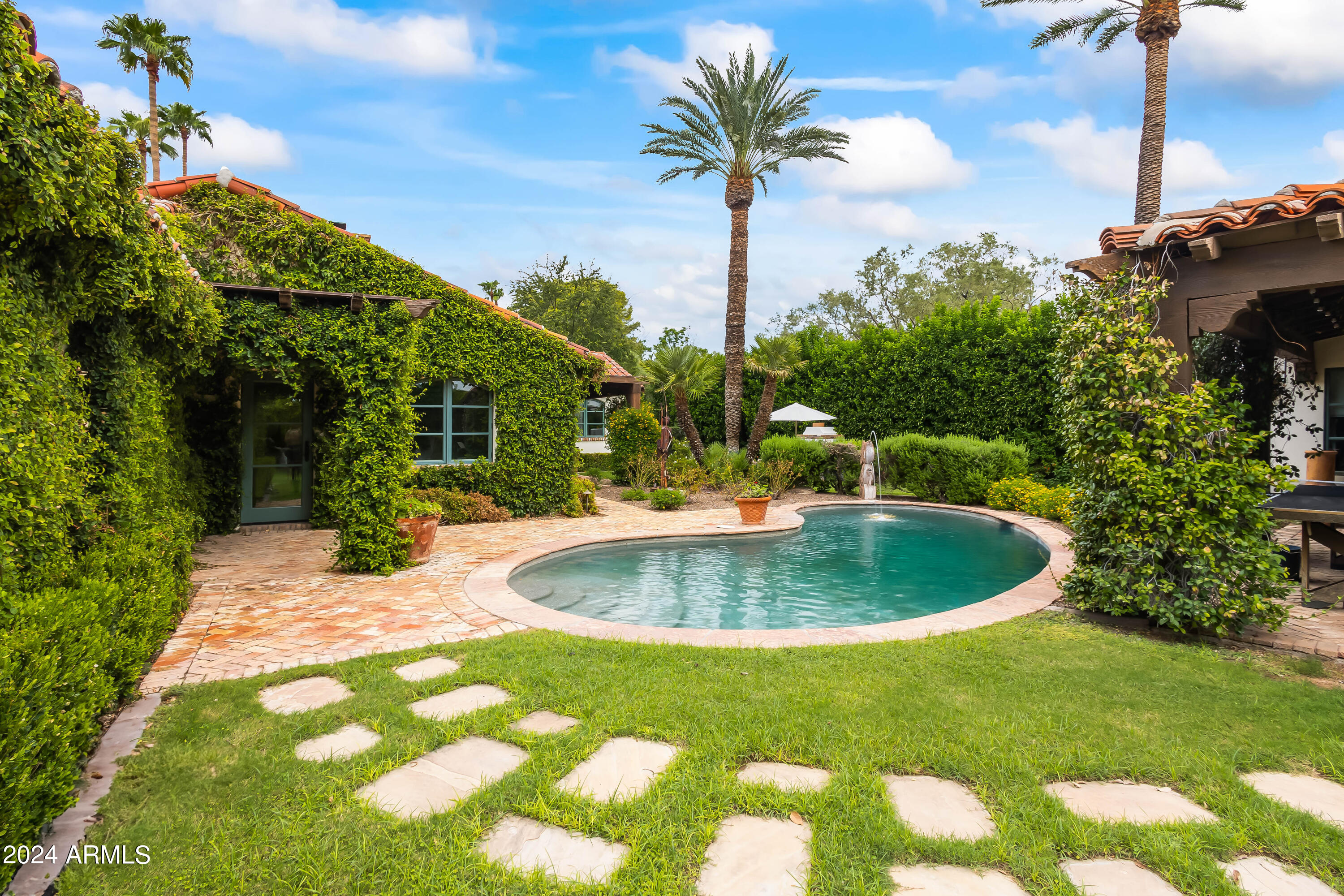 5219 N Casa Blanca Drive, 28