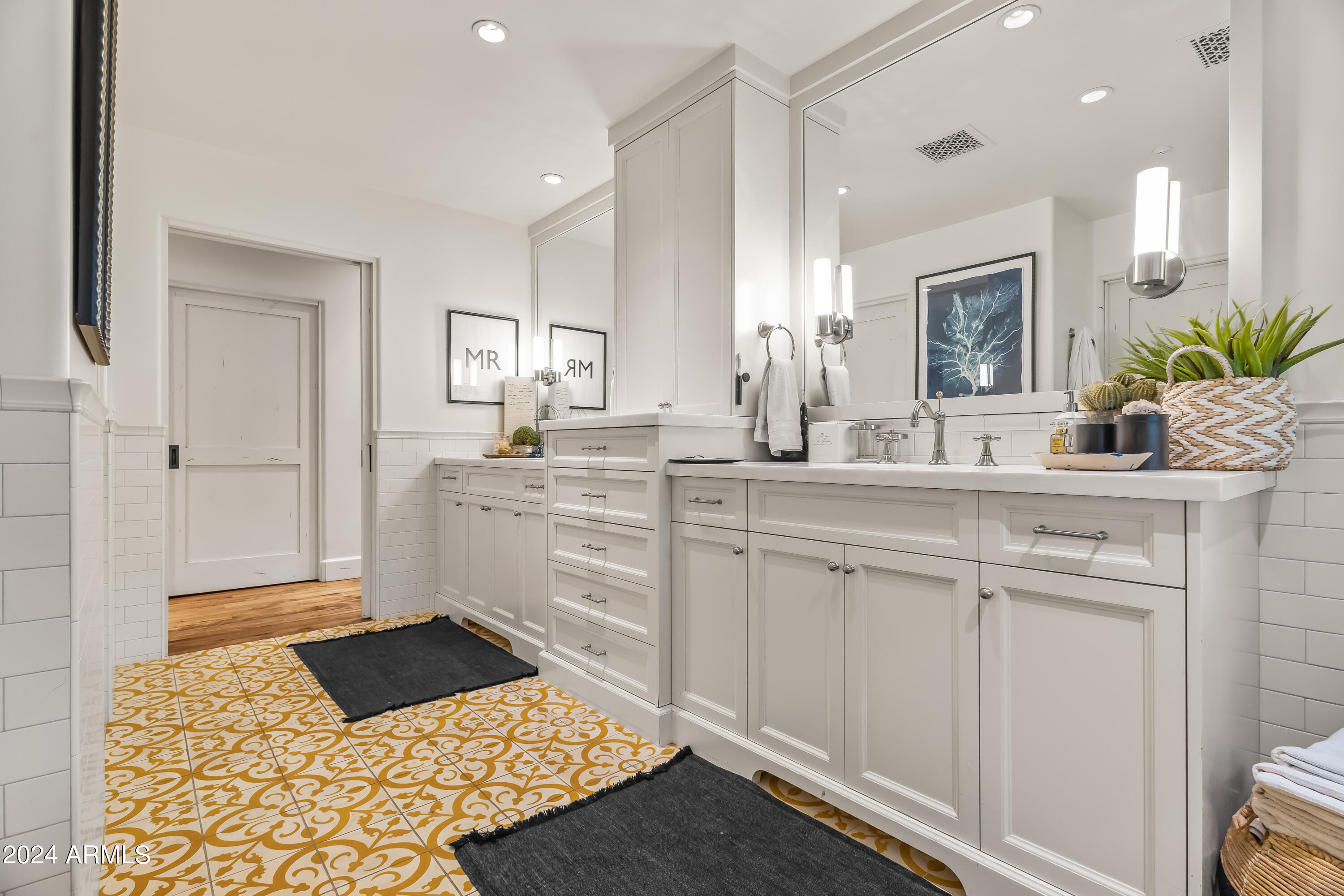 5219 N Casa Blanca Drive, 28