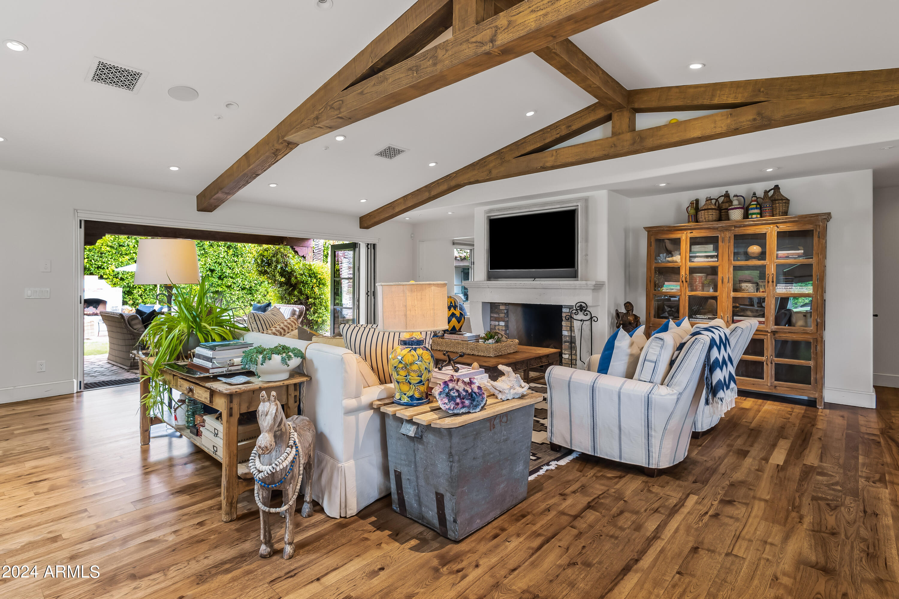 5219 N Casa Blanca Drive, 28