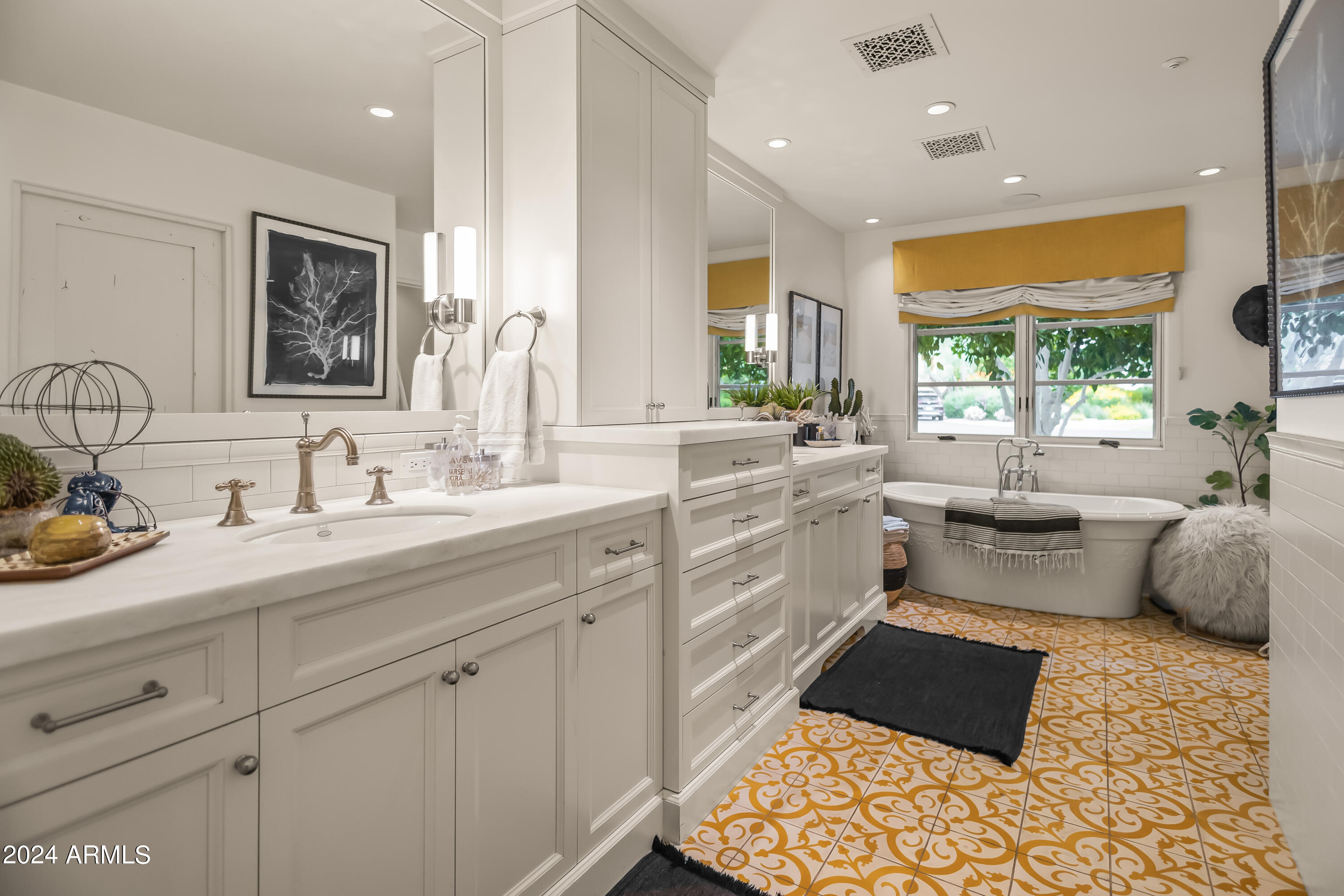 5219 N Casa Blanca Drive, 28