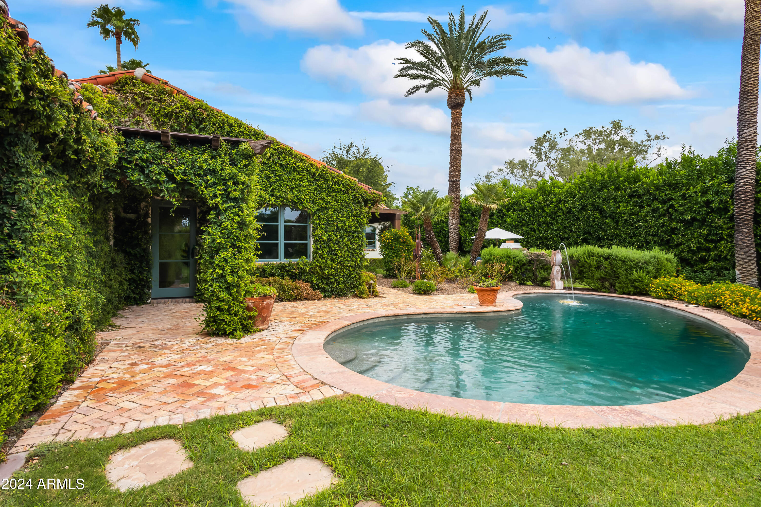 5219 N Casa Blanca Drive, 28