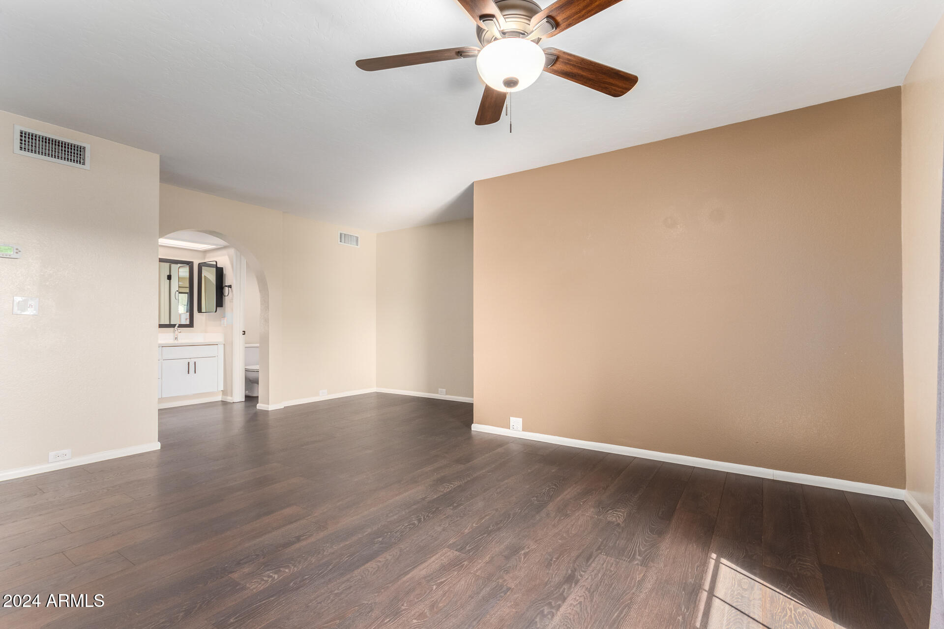 7557 N DREAMY DRAW Drive, 252