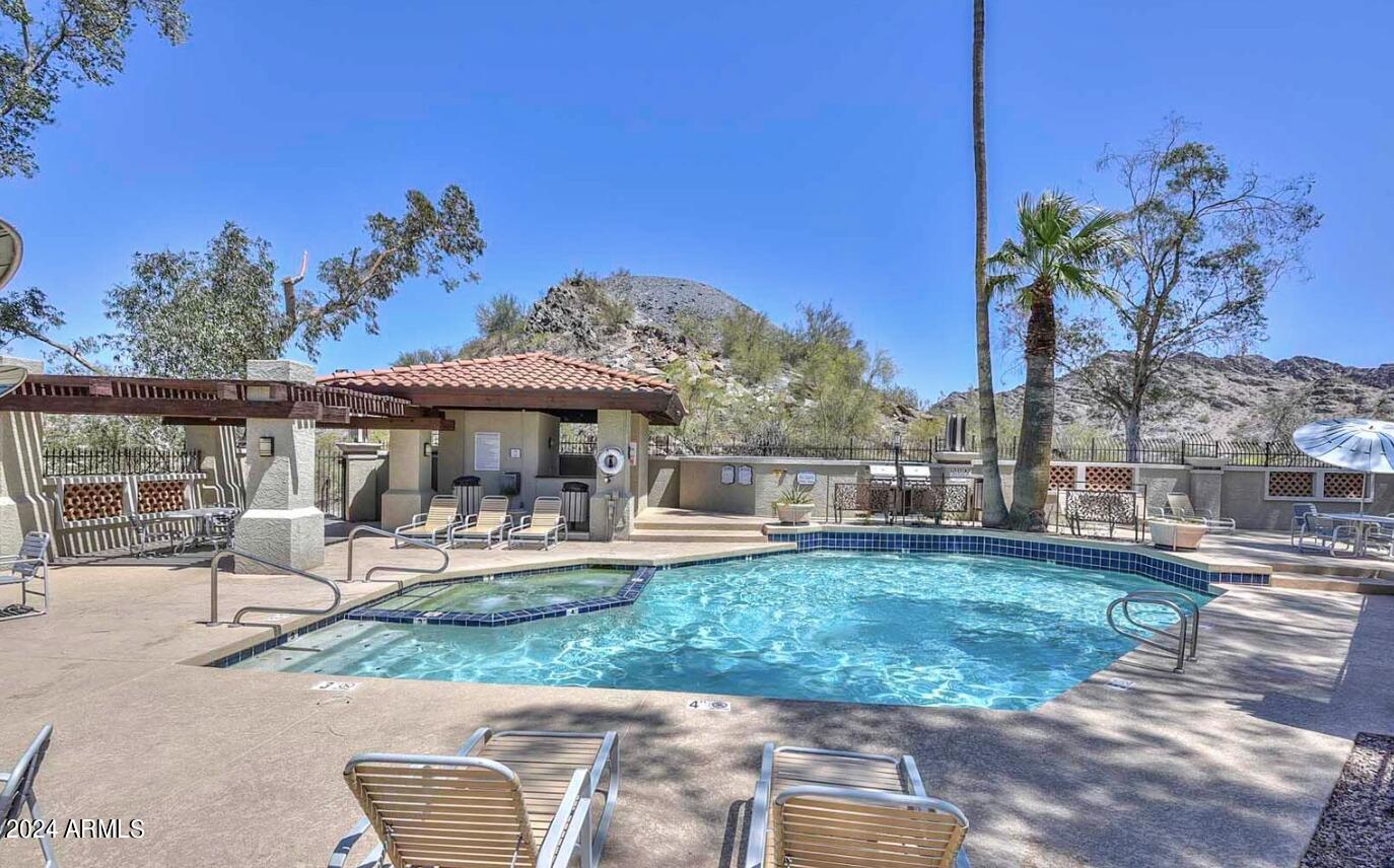7557 N DREAMY DRAW Drive, 252