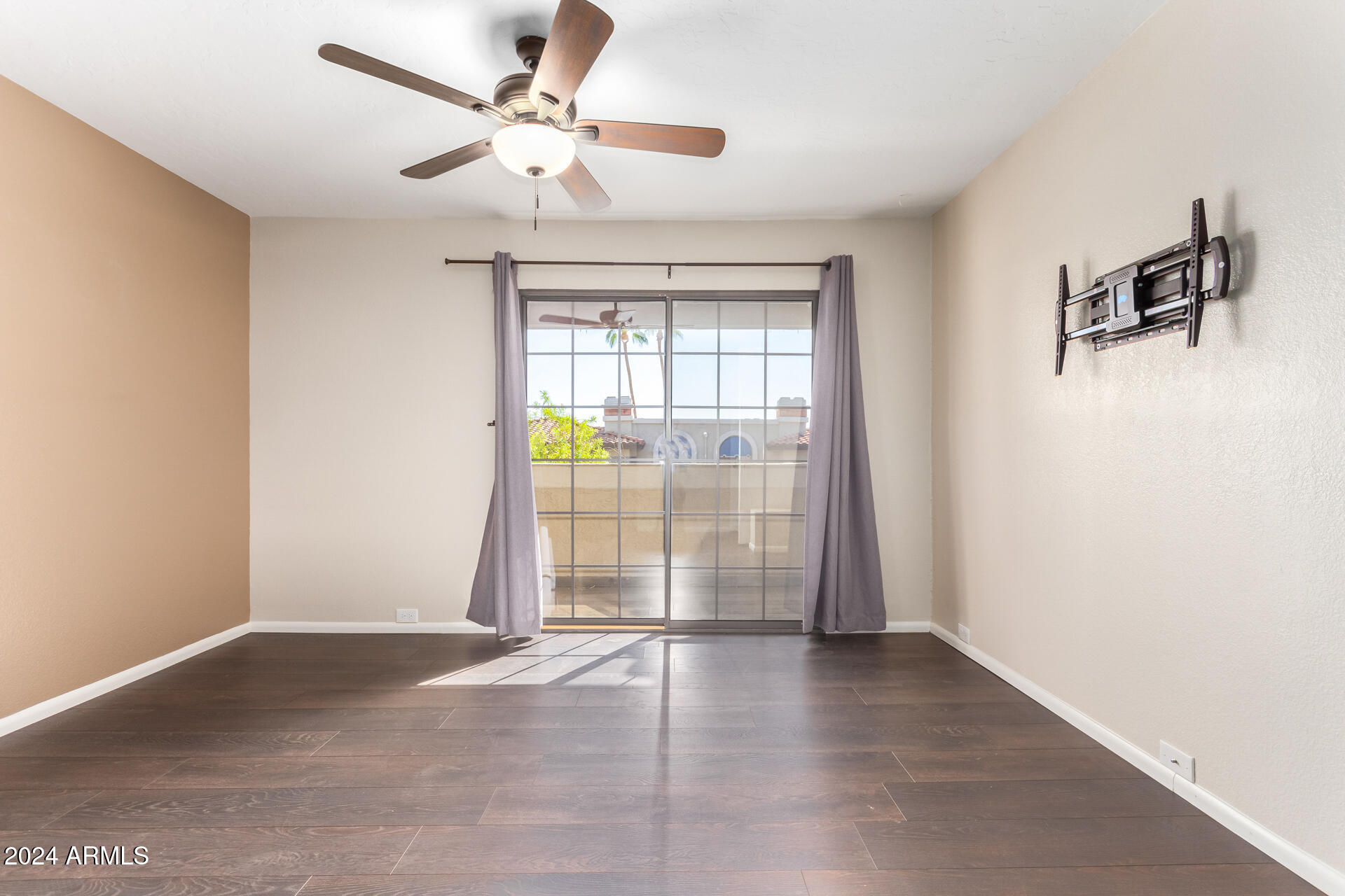 7557 N DREAMY DRAW Drive, 252