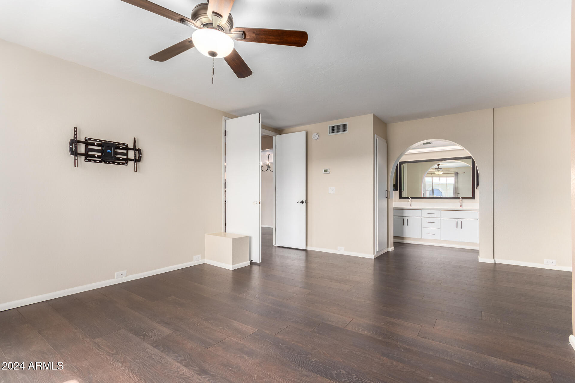 7557 N DREAMY DRAW Drive, 252