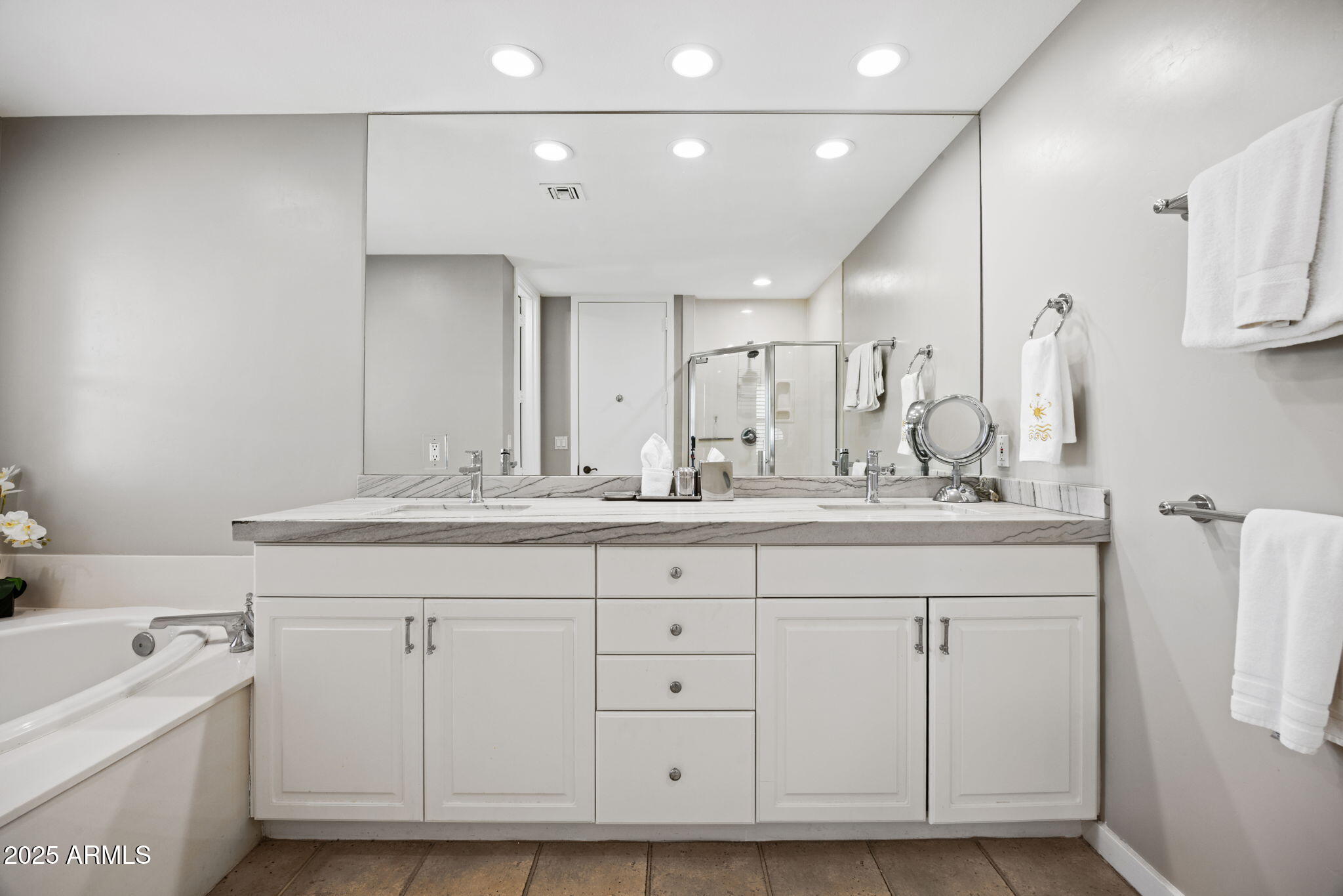 2802 E CAMINO ACEQUIA Drive # 8