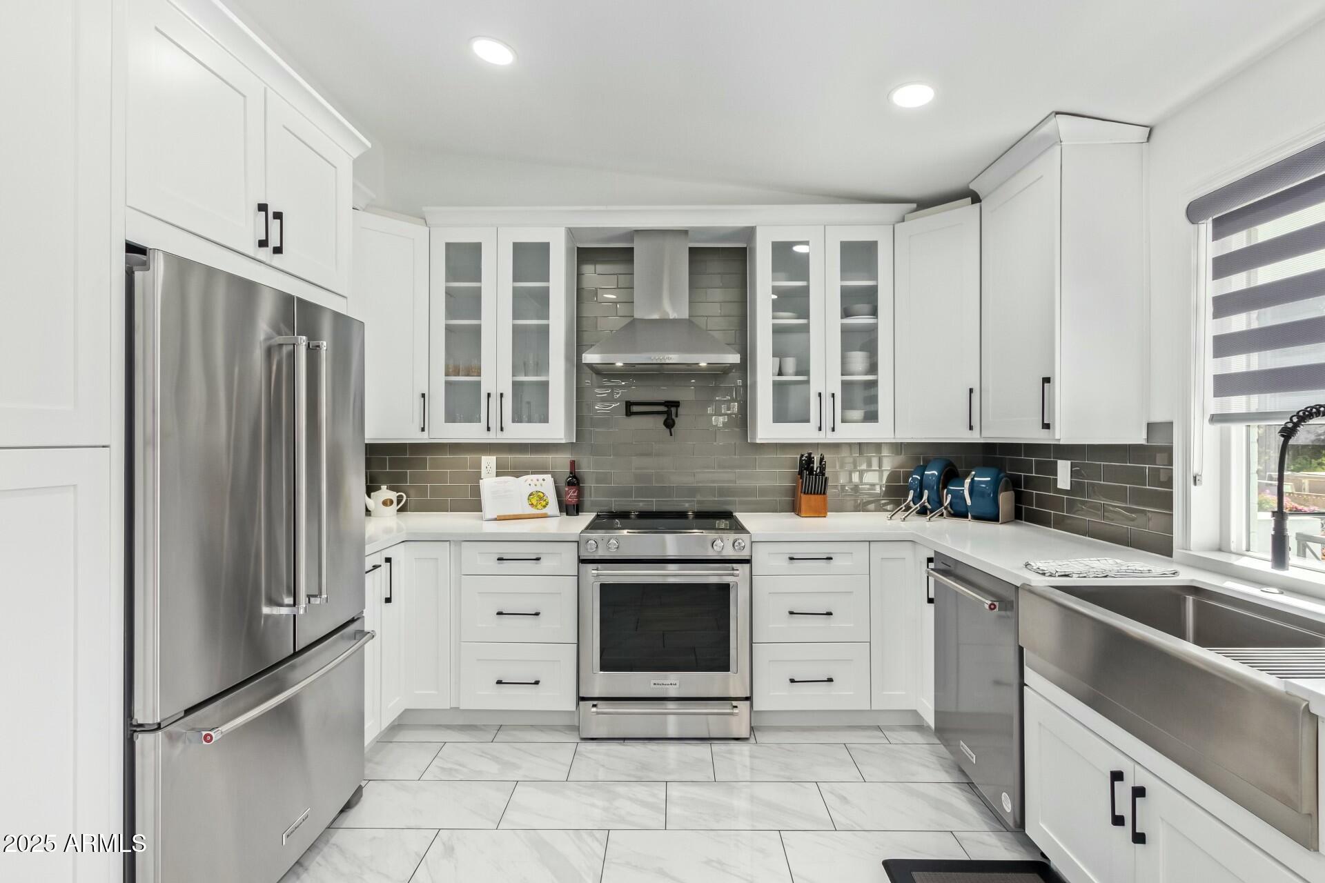 5226 N 20TH Street, B9