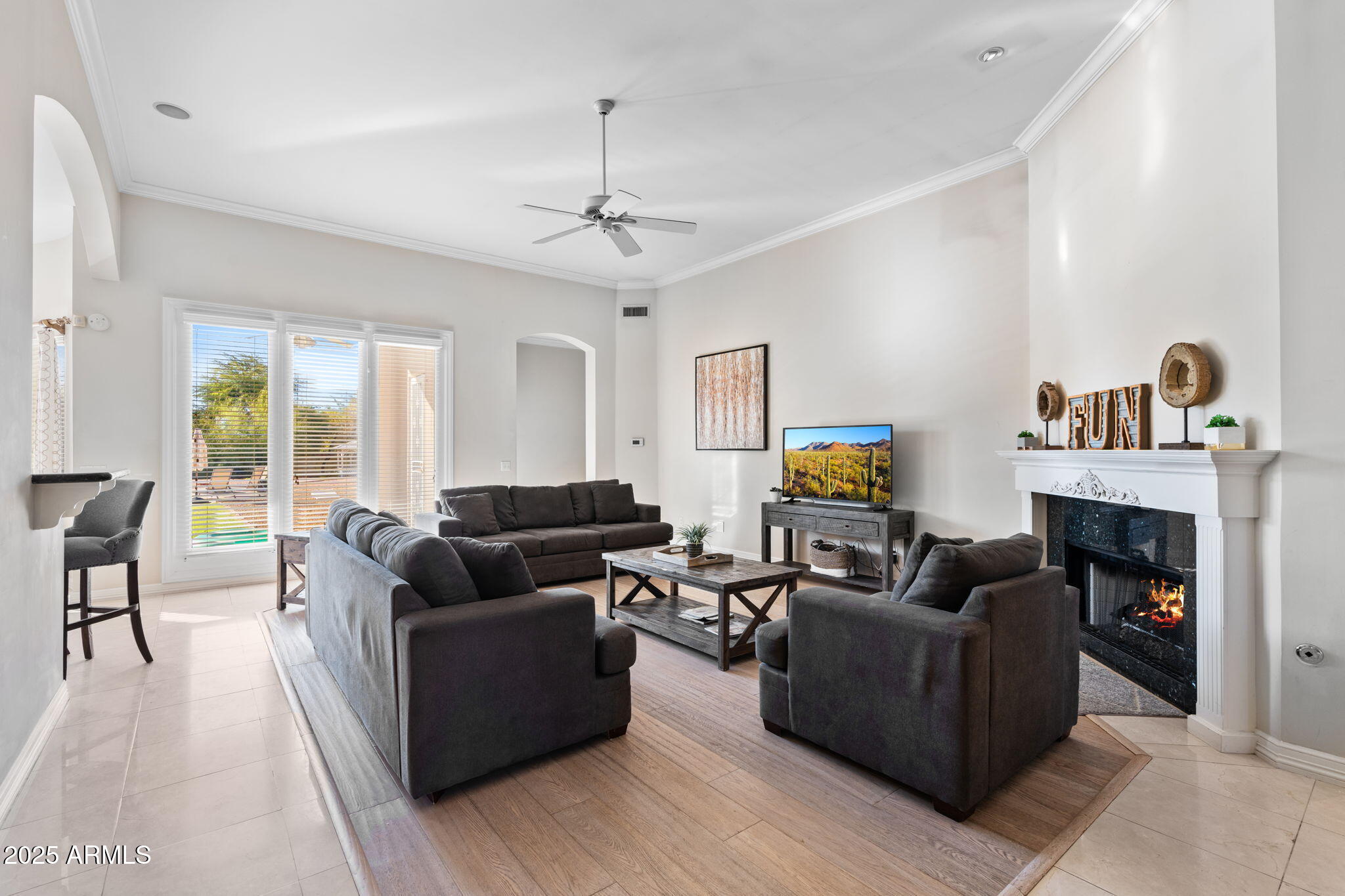 6807 E MEADOWLARK Lane