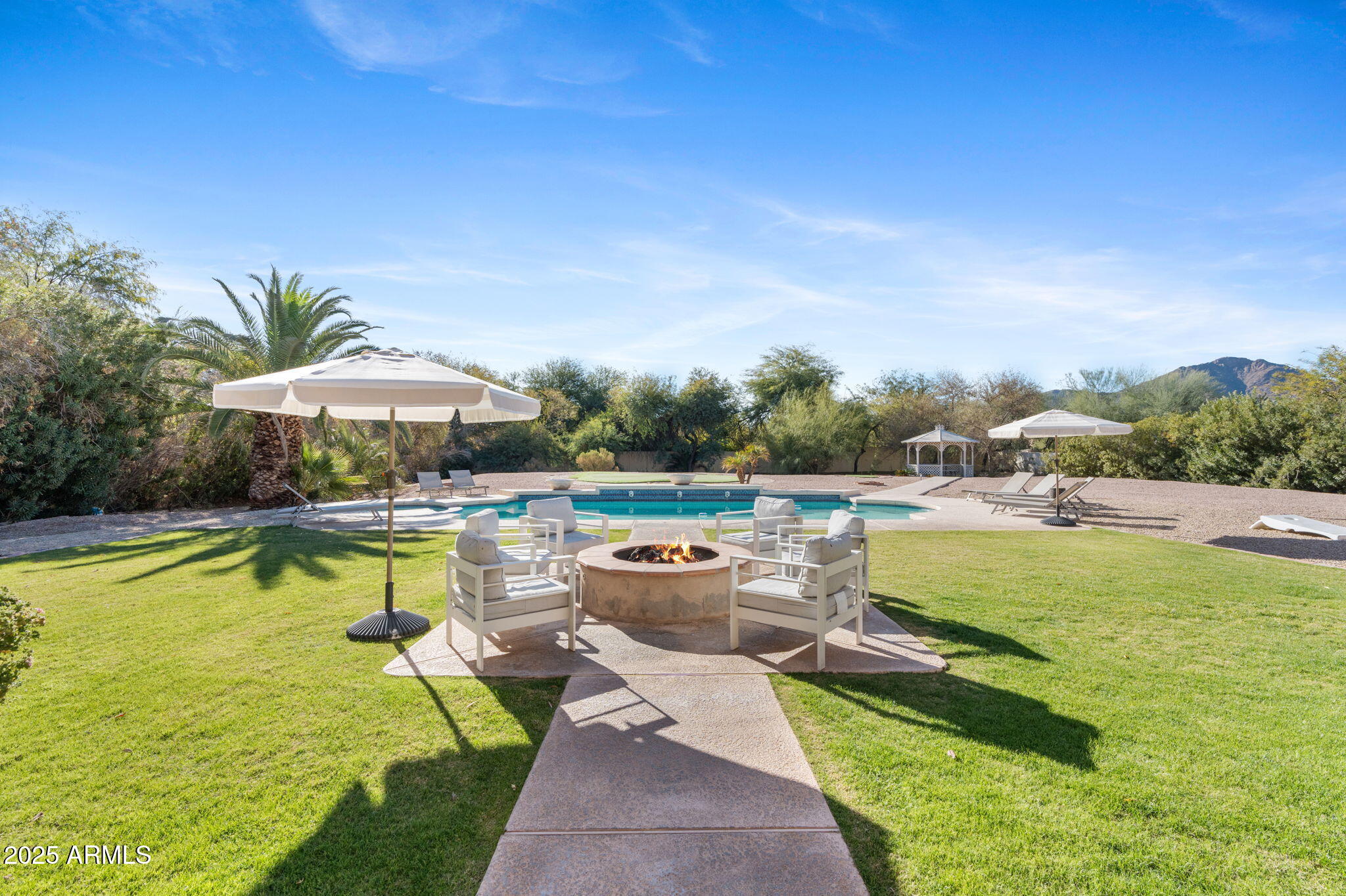 6807 E MEADOWLARK Lane